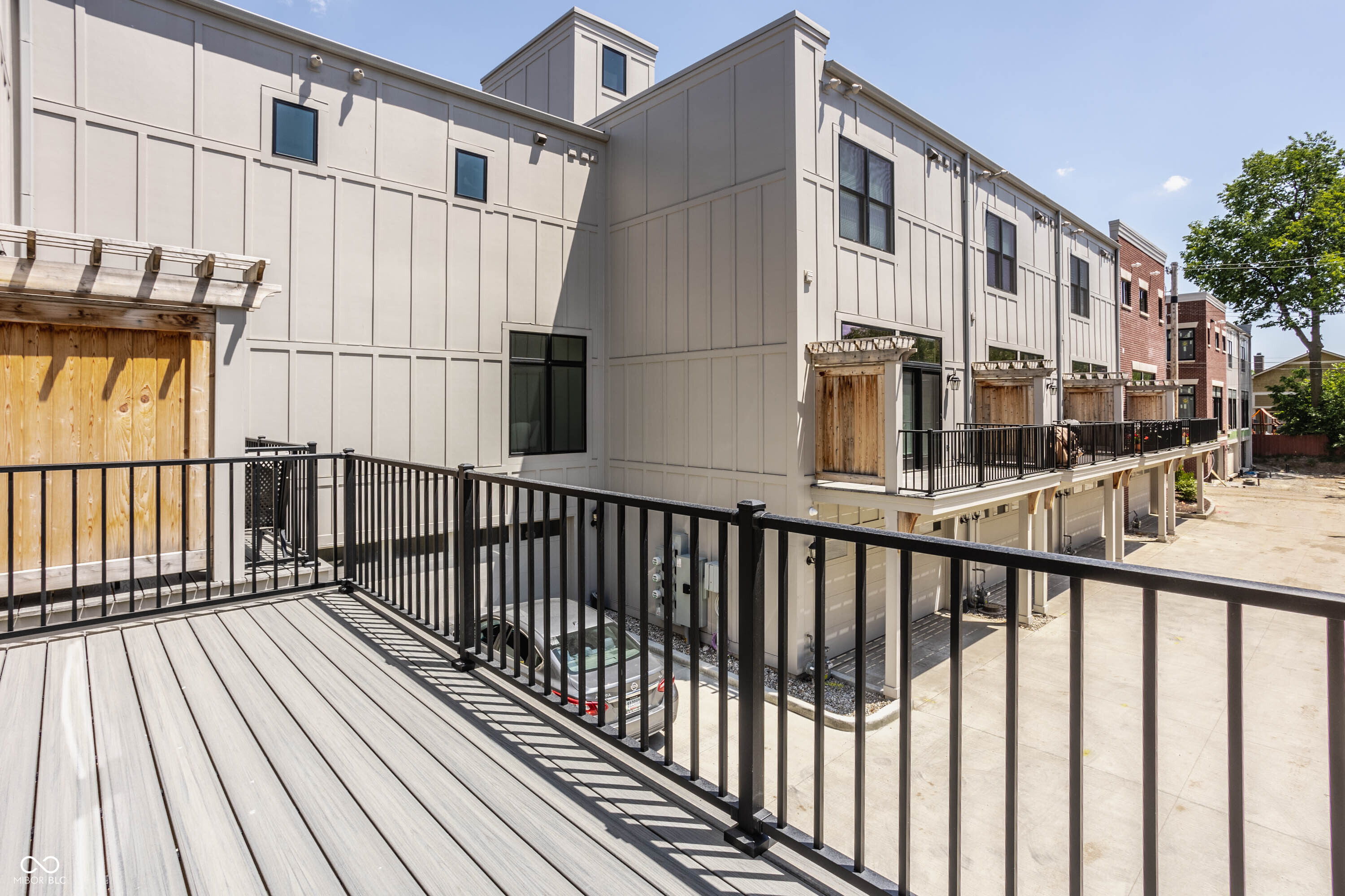 1561 N College Avenue