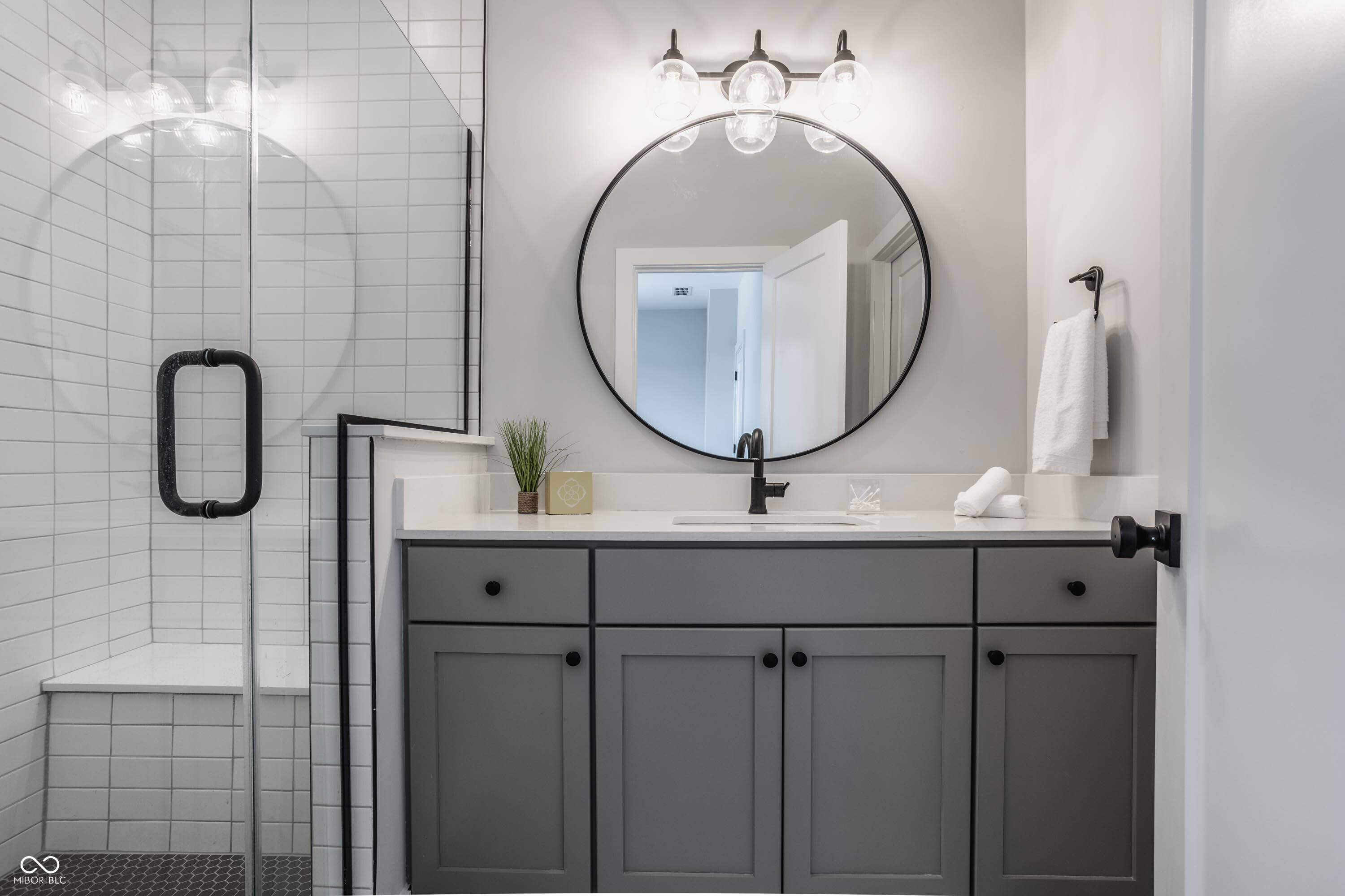 1561 N College Avenue