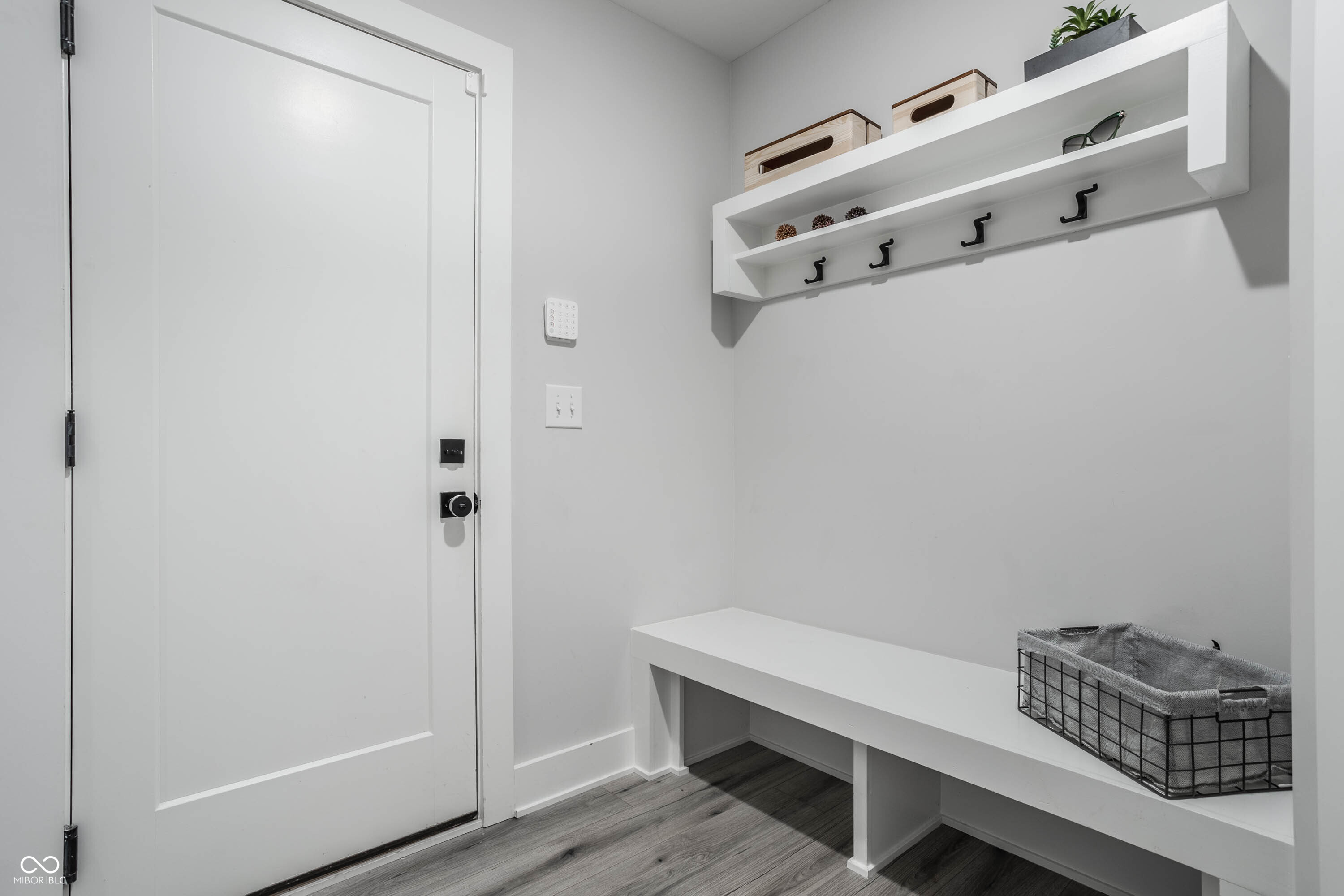 1561 N College Avenue