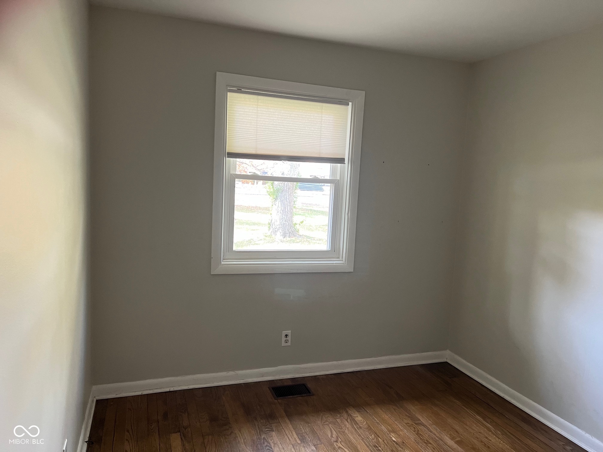 10187 N College Avenue