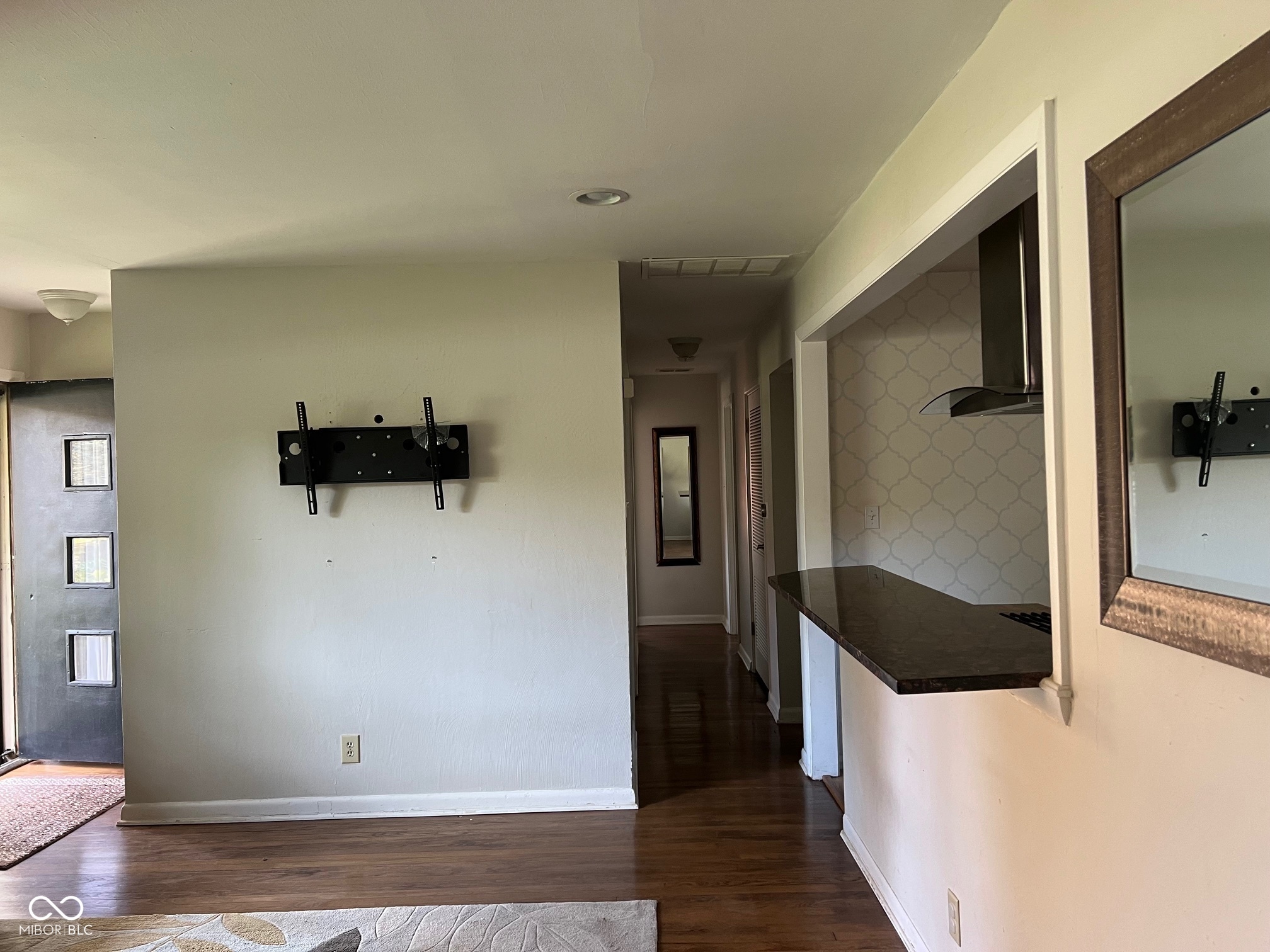 10187 N College Avenue