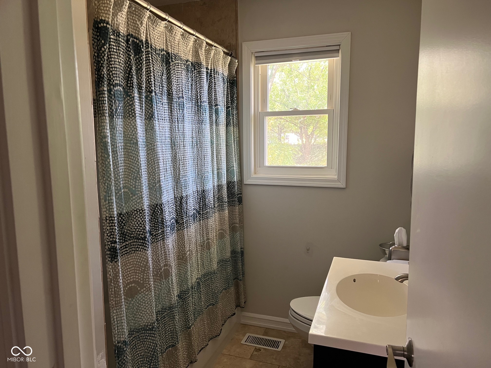 10187 N College Avenue