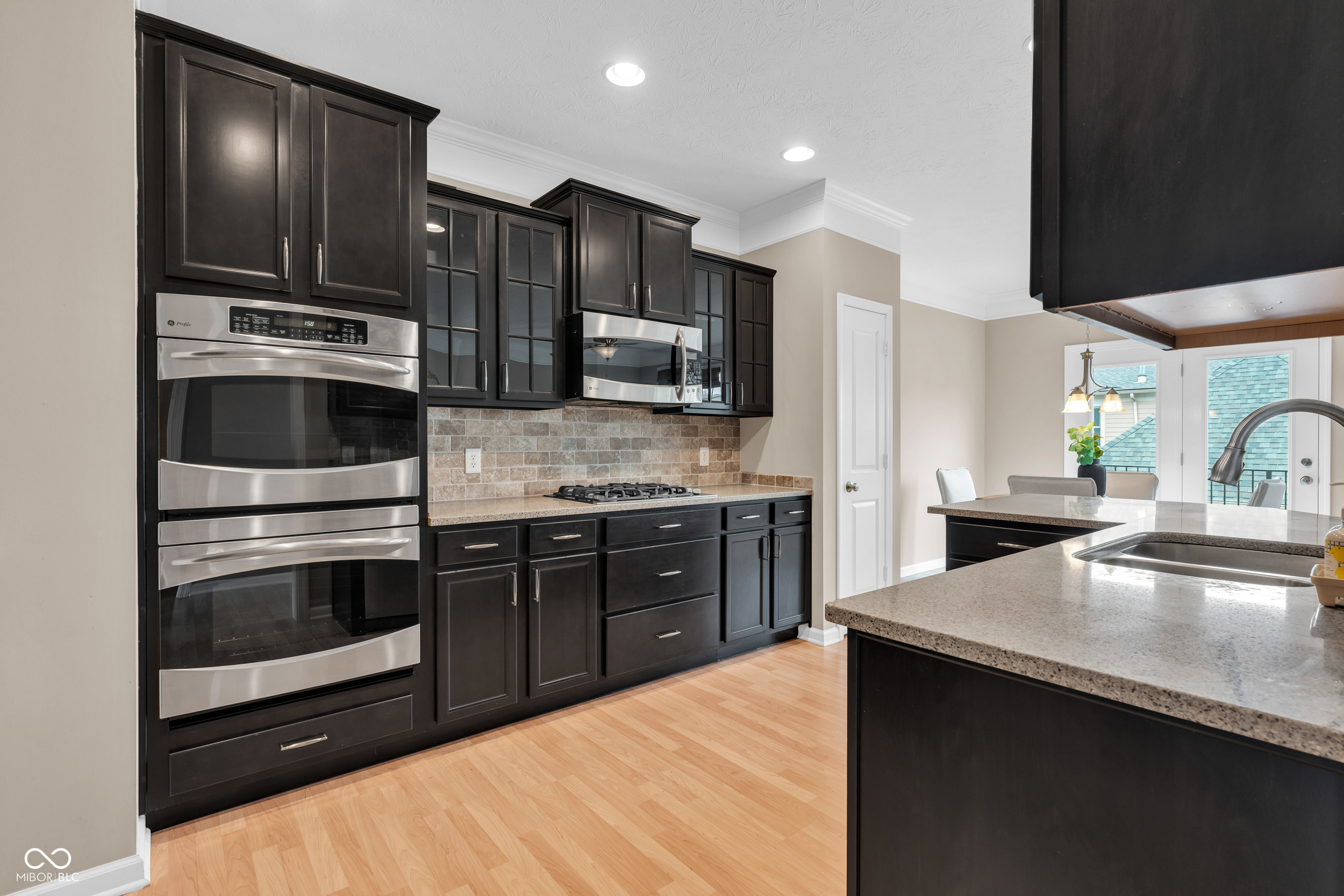 2627 Congress Street