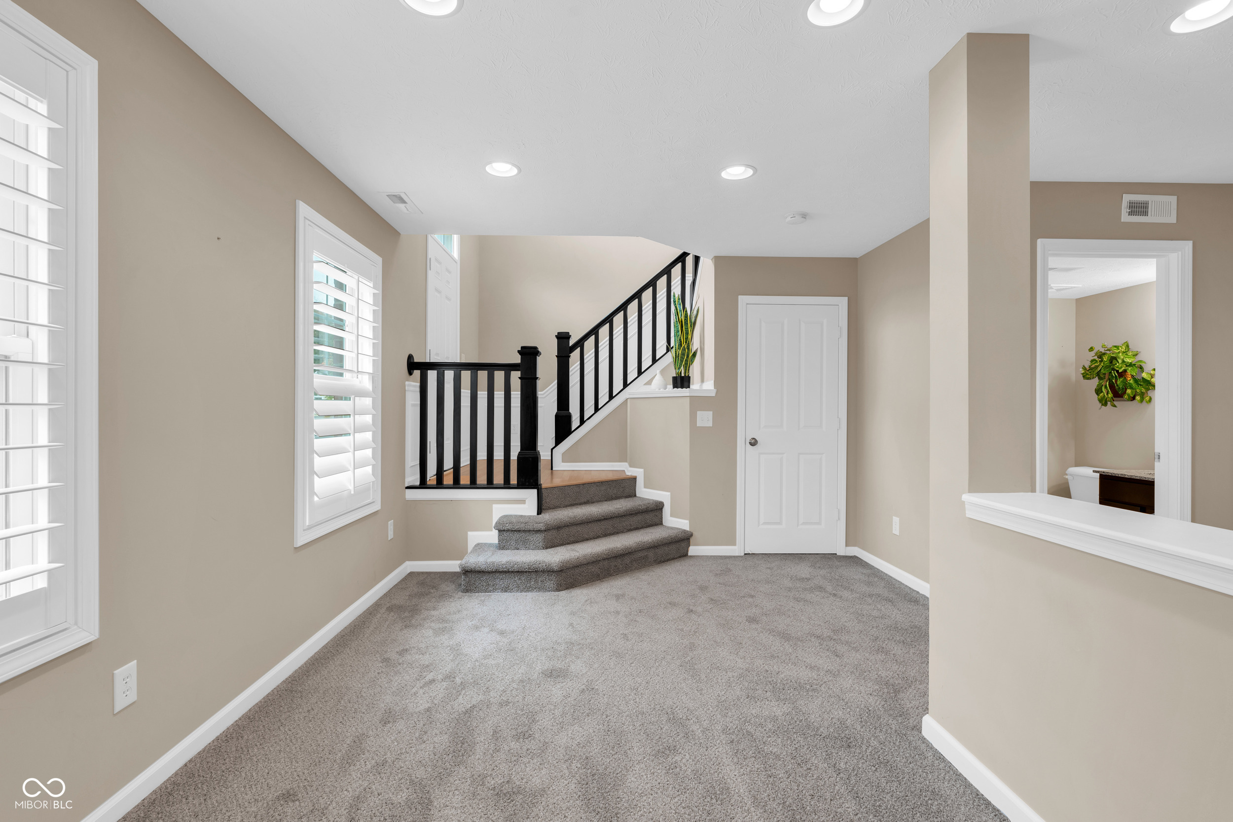 2627 Congress Street