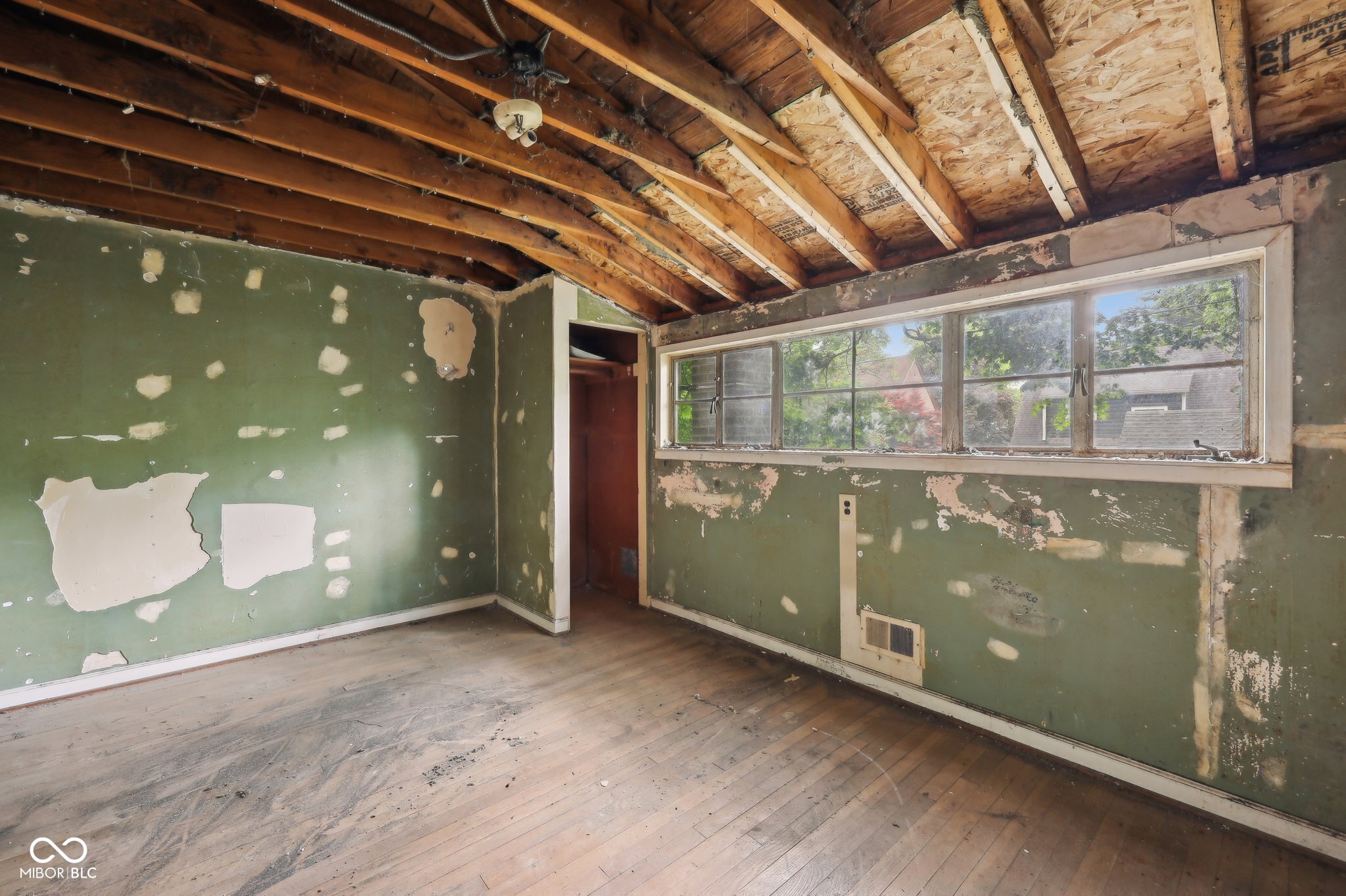 5035 Boulevard Place