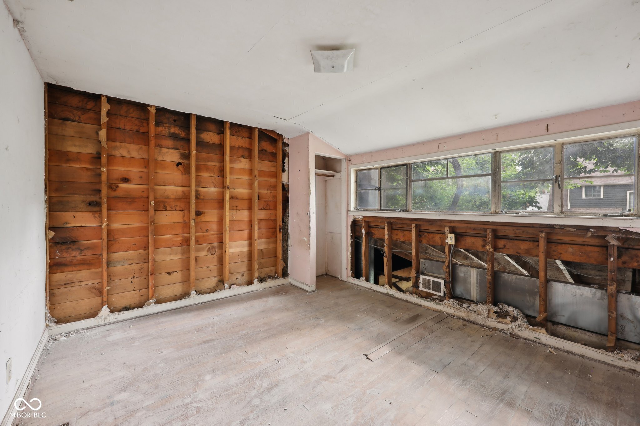 5035 Boulevard Place