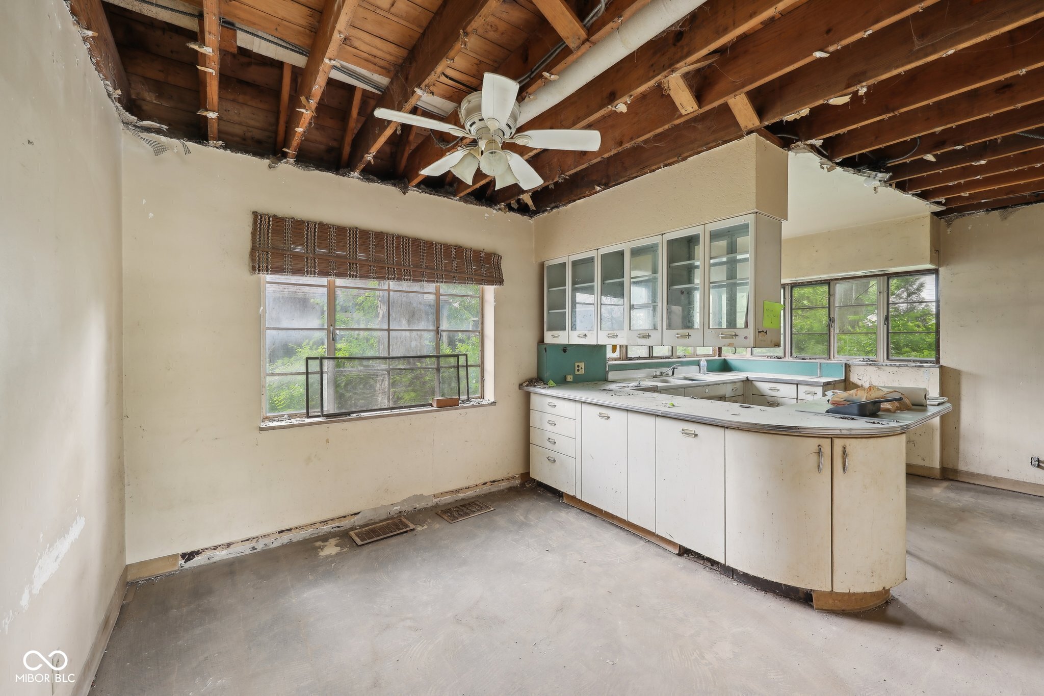 5035 Boulevard Place