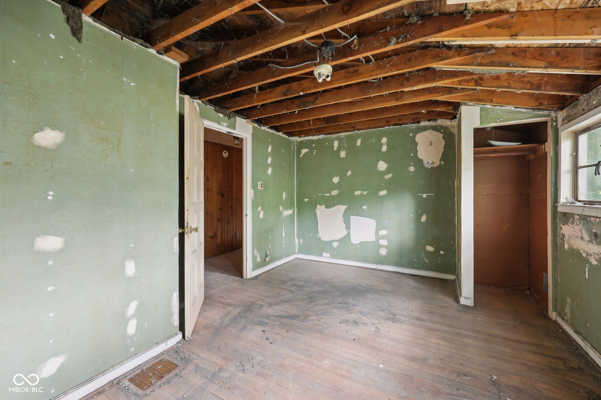 5035 Boulevard Place