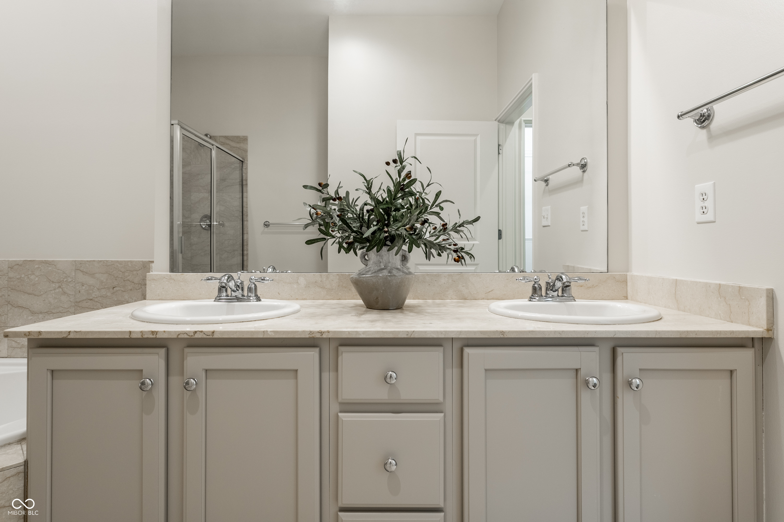 450 E Ohio Street Unit: 118