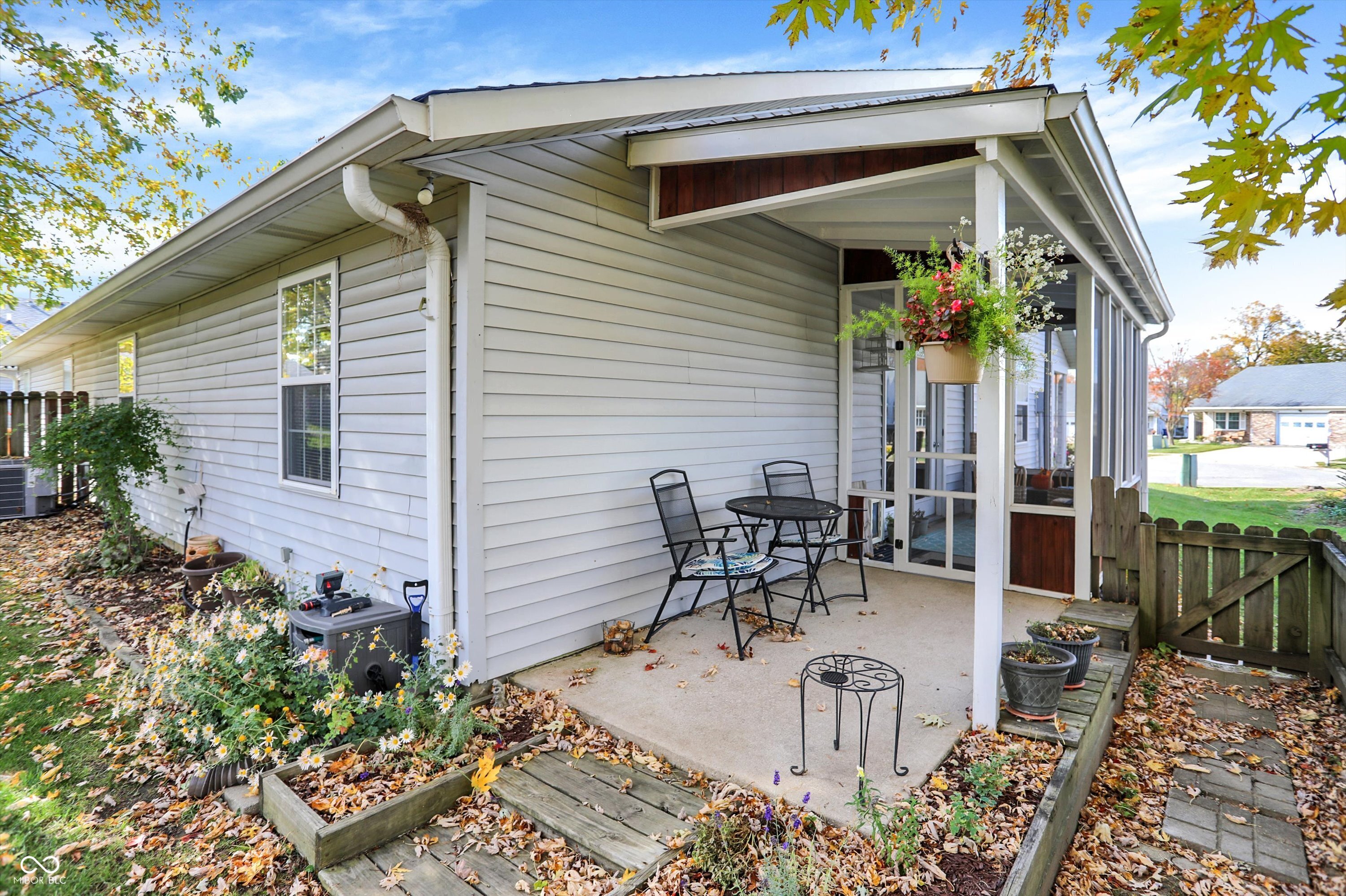 6375 Village Oak Court