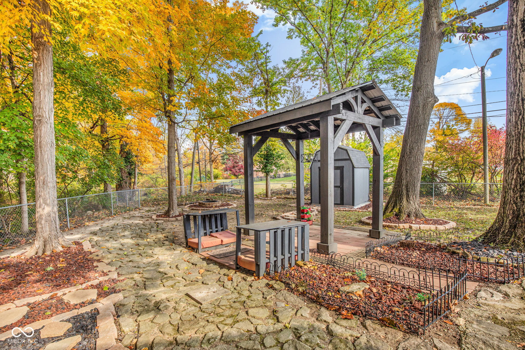 4404 Devon Lake Road