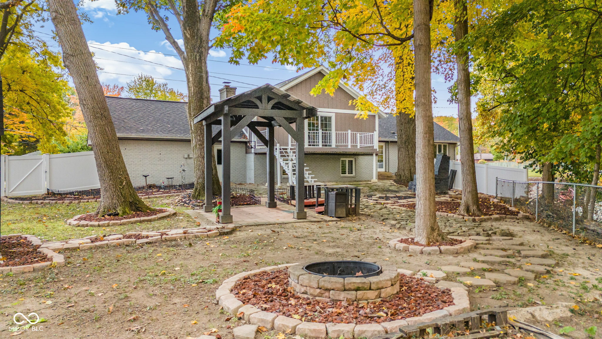 4404 Devon Lake Road