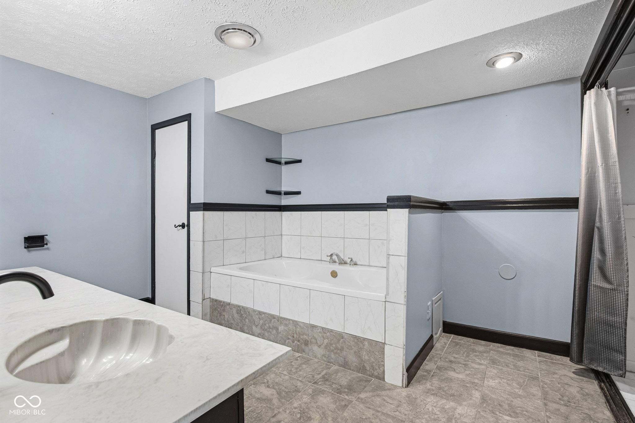 4404 Devon Lake Road