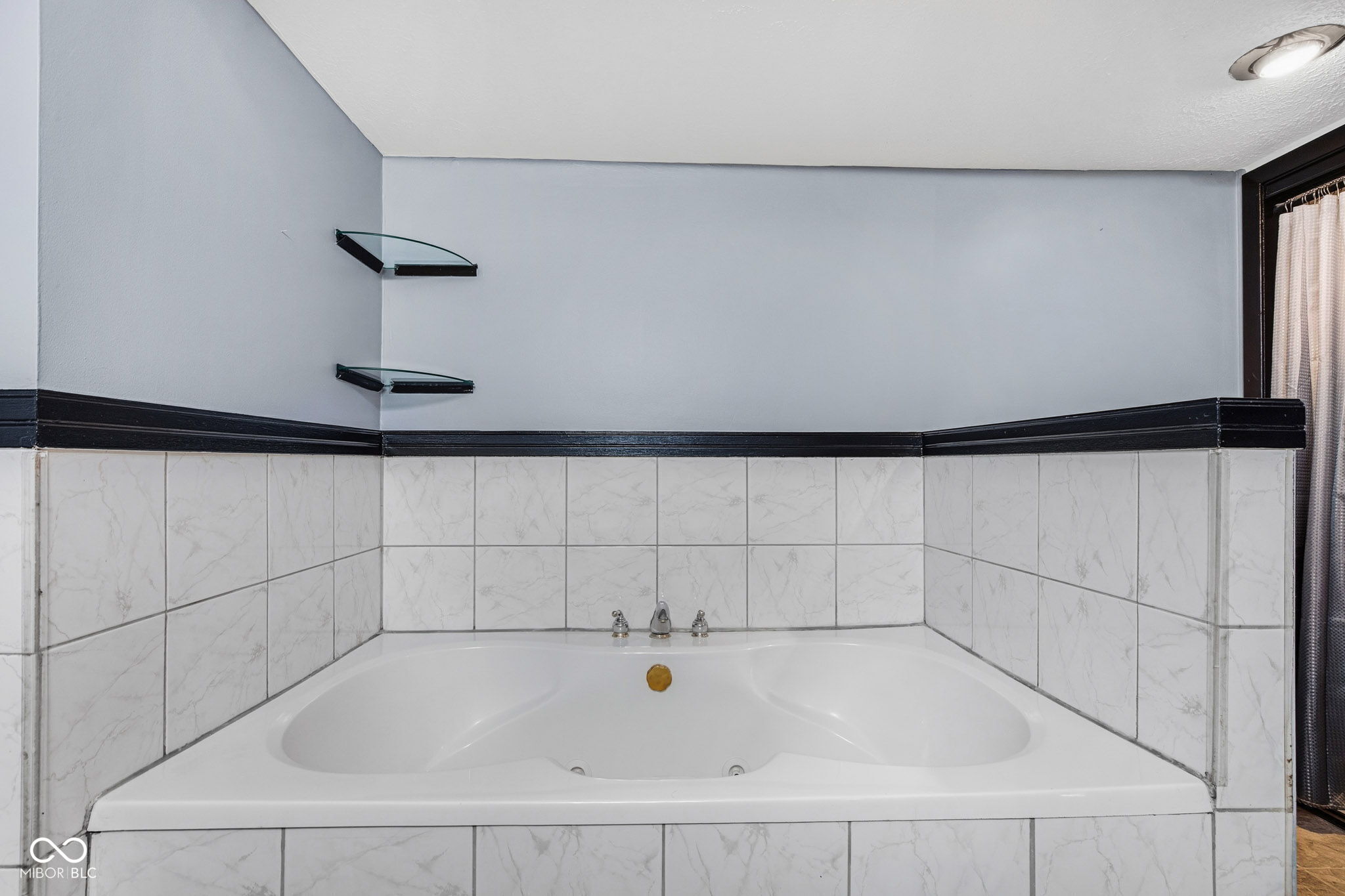 4404 Devon Lake Road