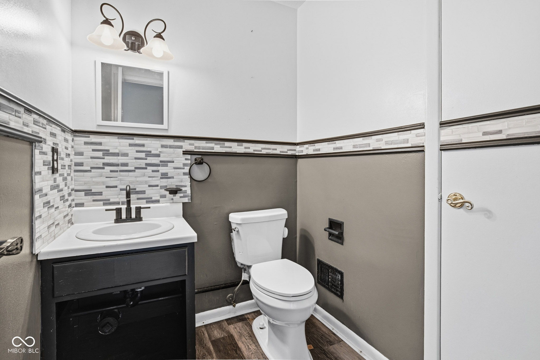 4404 Devon Lake Road