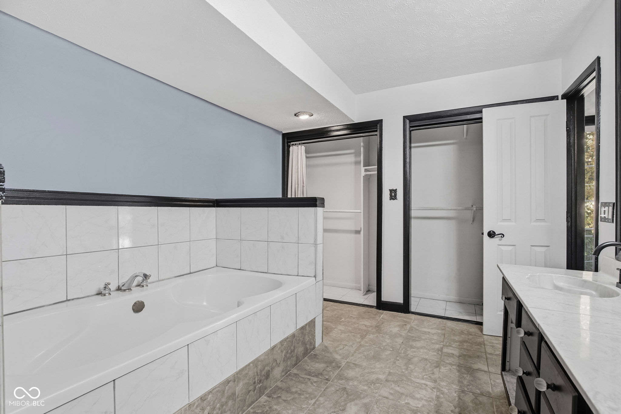 4404 Devon Lake Road