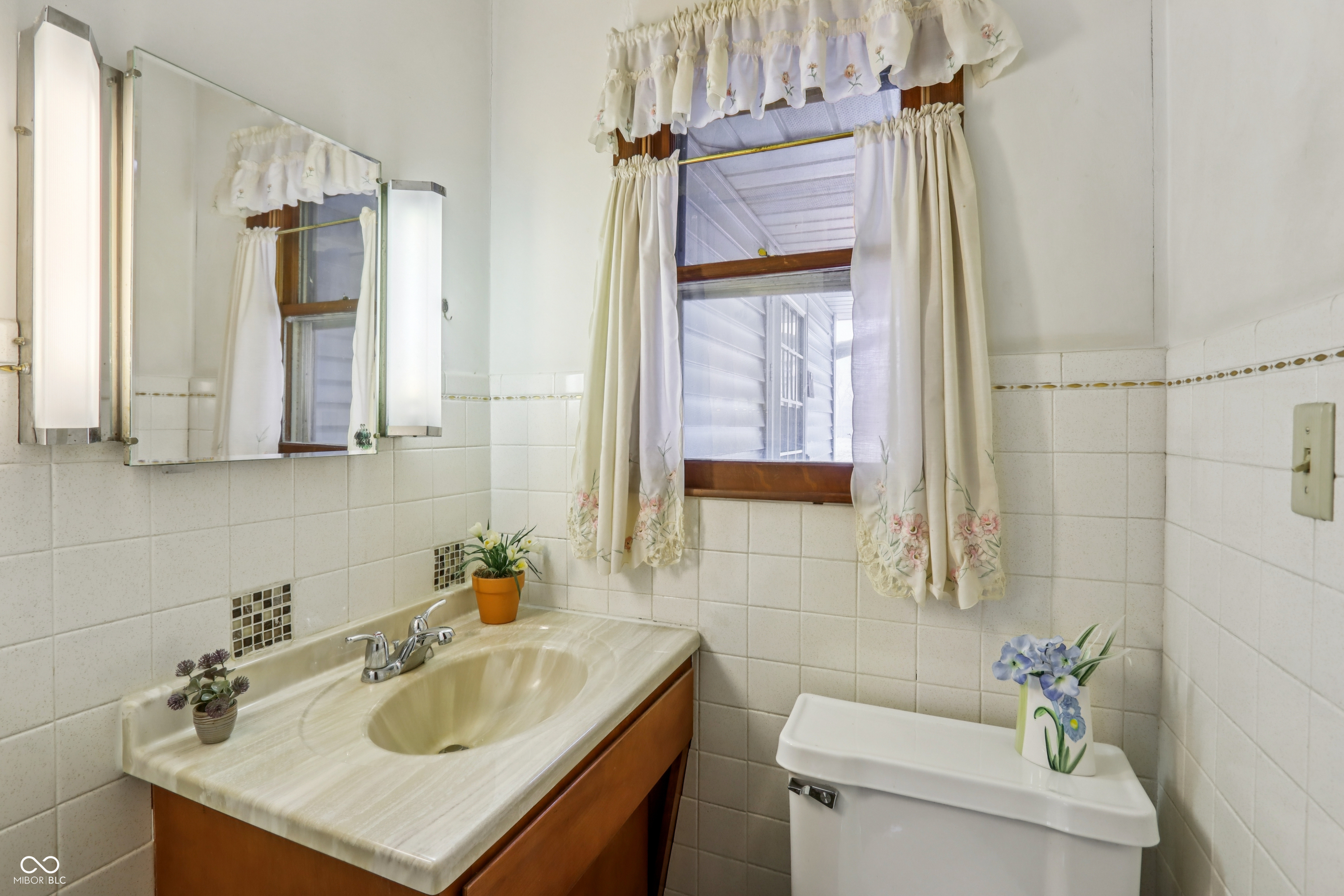 1670 W Old Waynetown Road