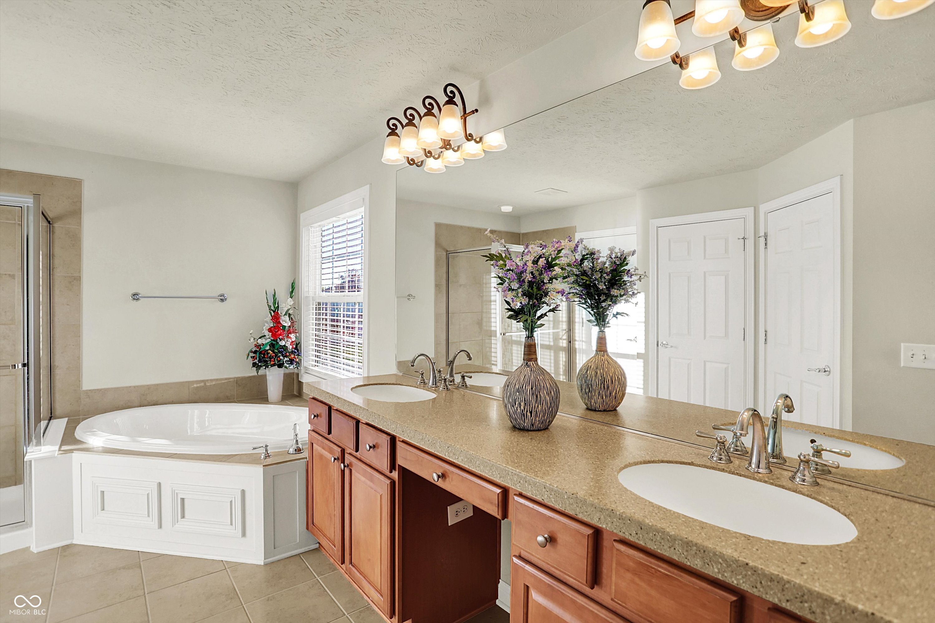 3884 Long Ridge Boulevard