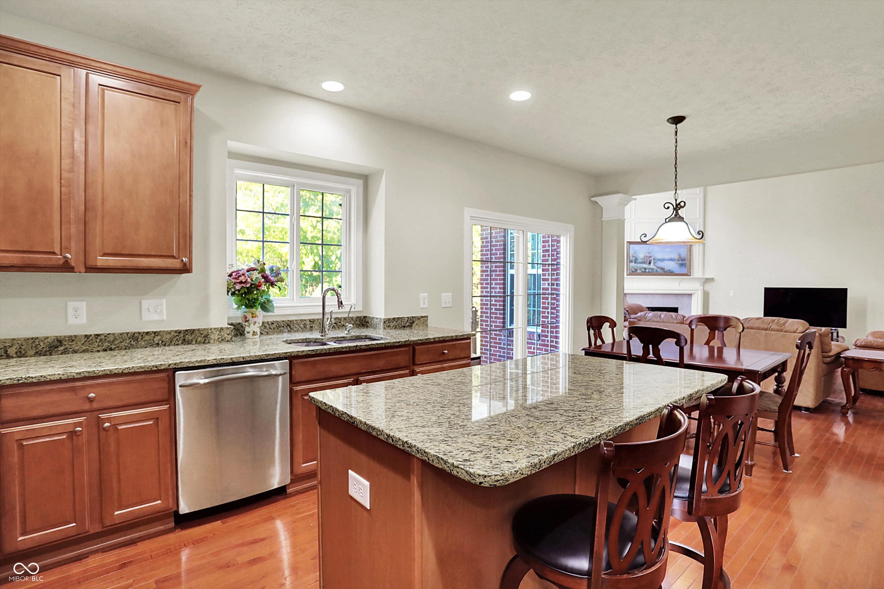 3884 Long Ridge Boulevard