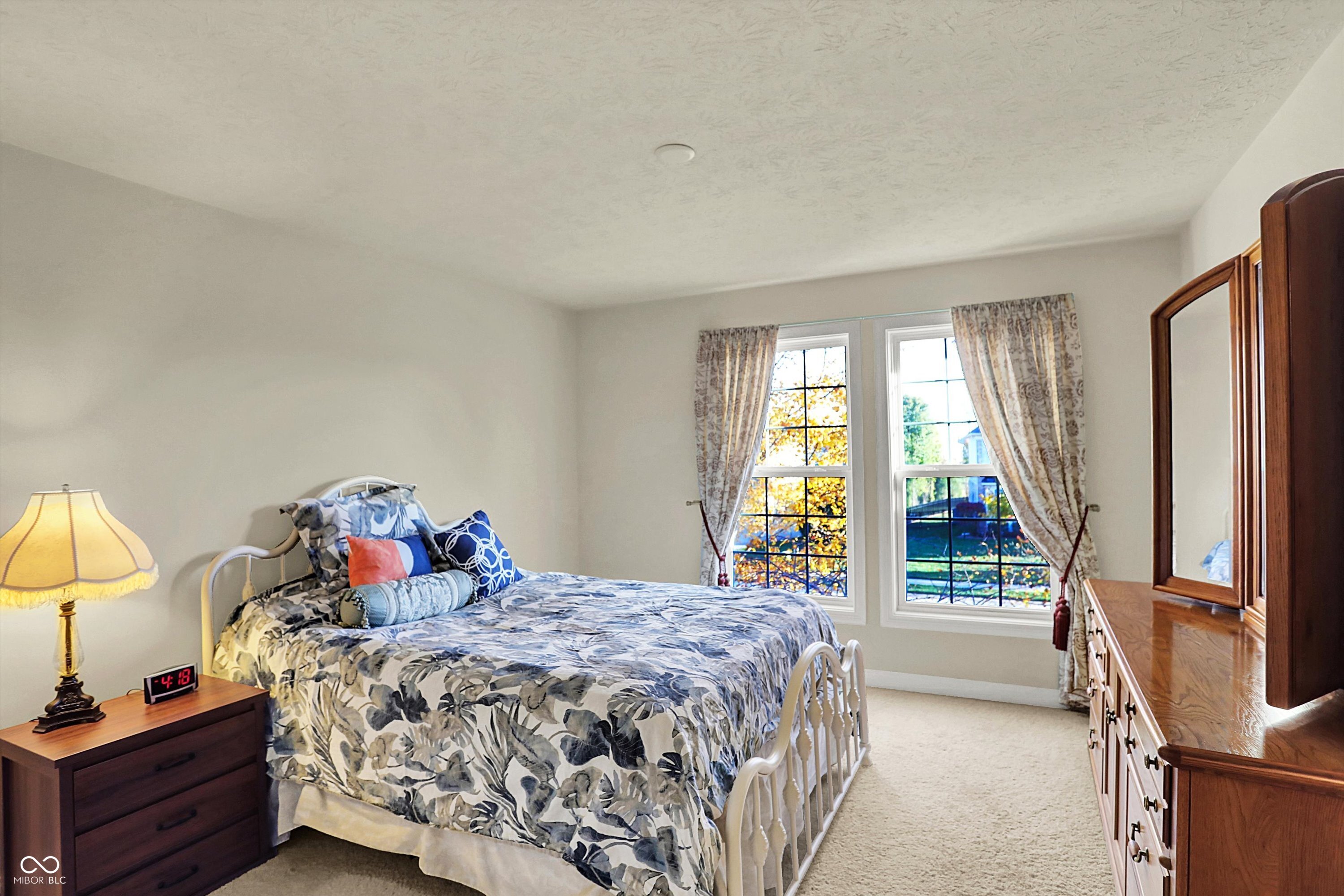 3884 Long Ridge Boulevard