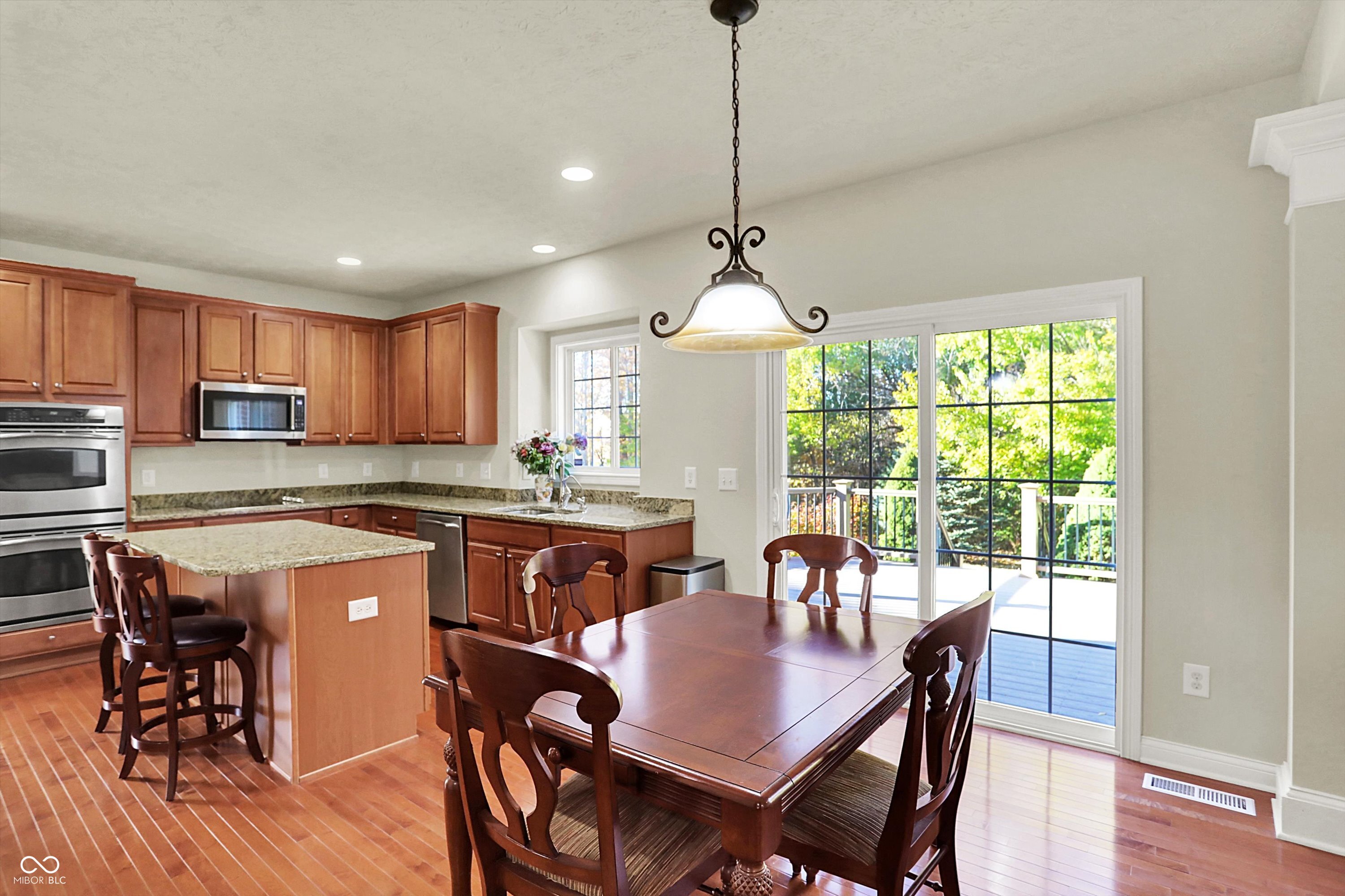 3884 Long Ridge Boulevard