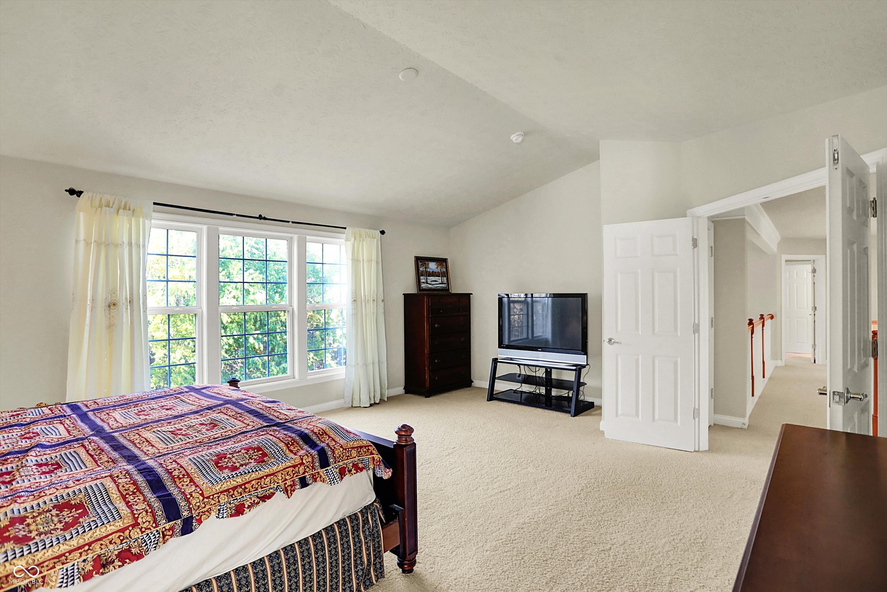 3884 Long Ridge Boulevard