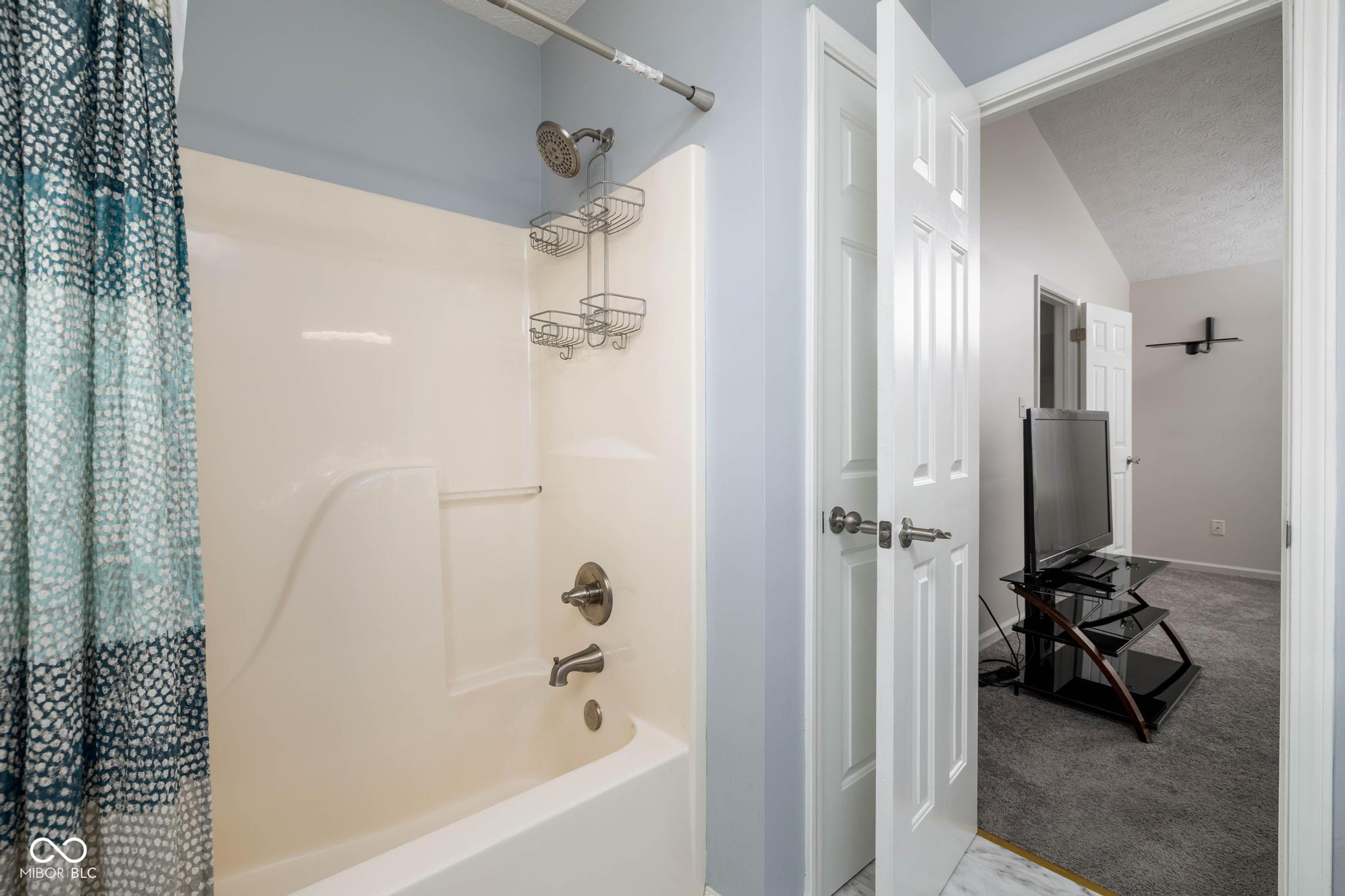 5993 Sycamore Forge Lane