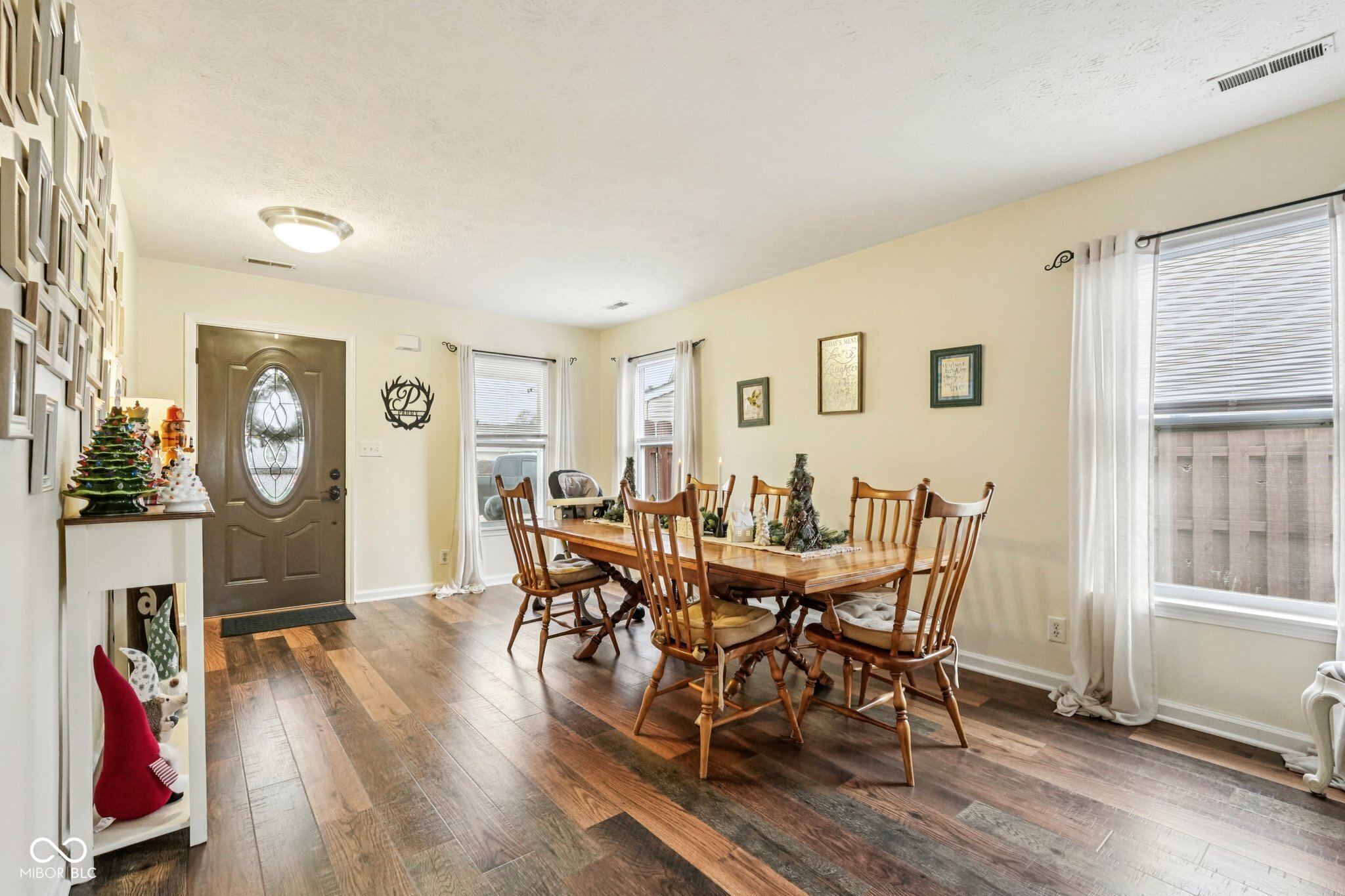 1502 Round Lake Court