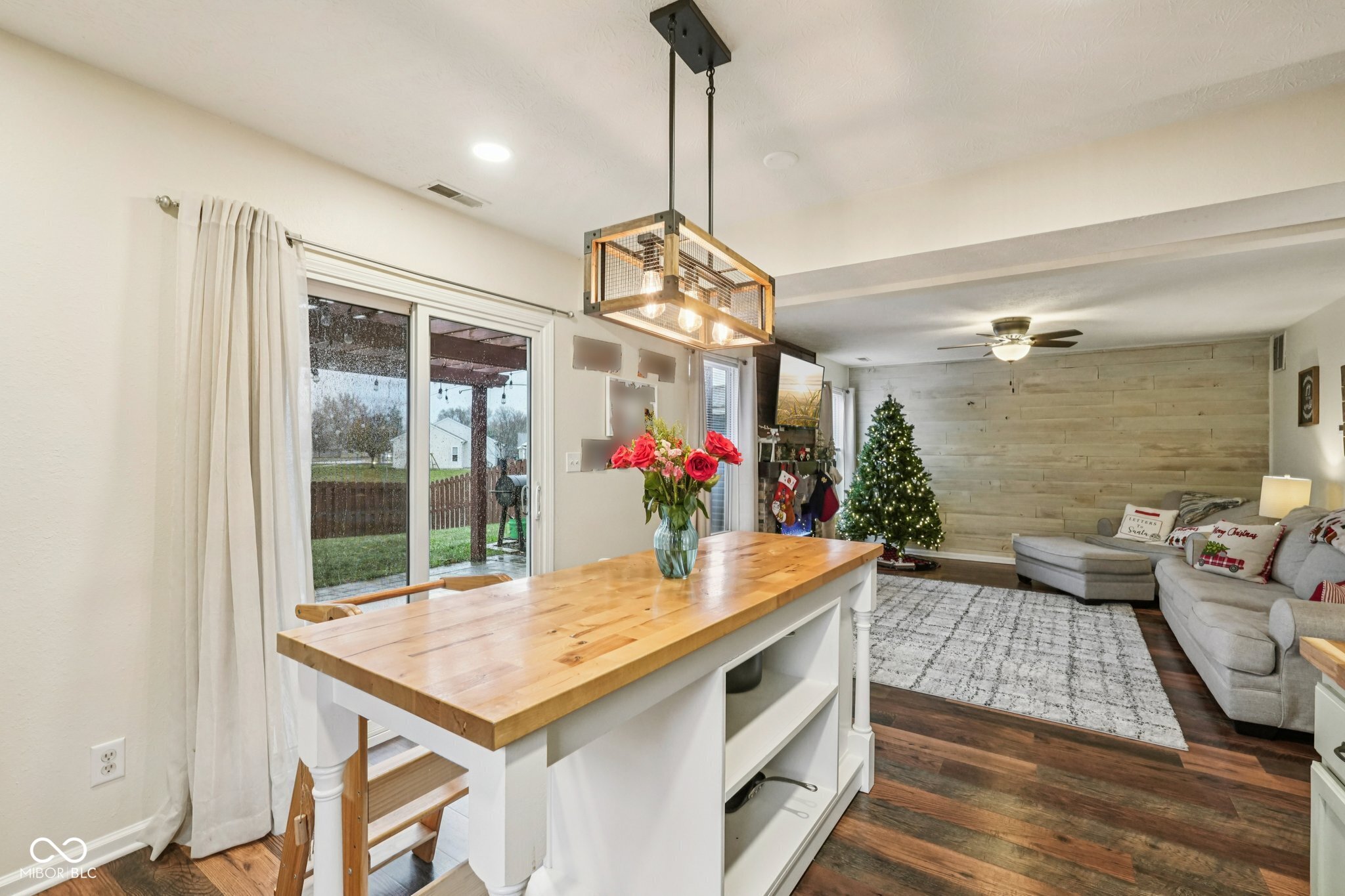 1502 Round Lake Court