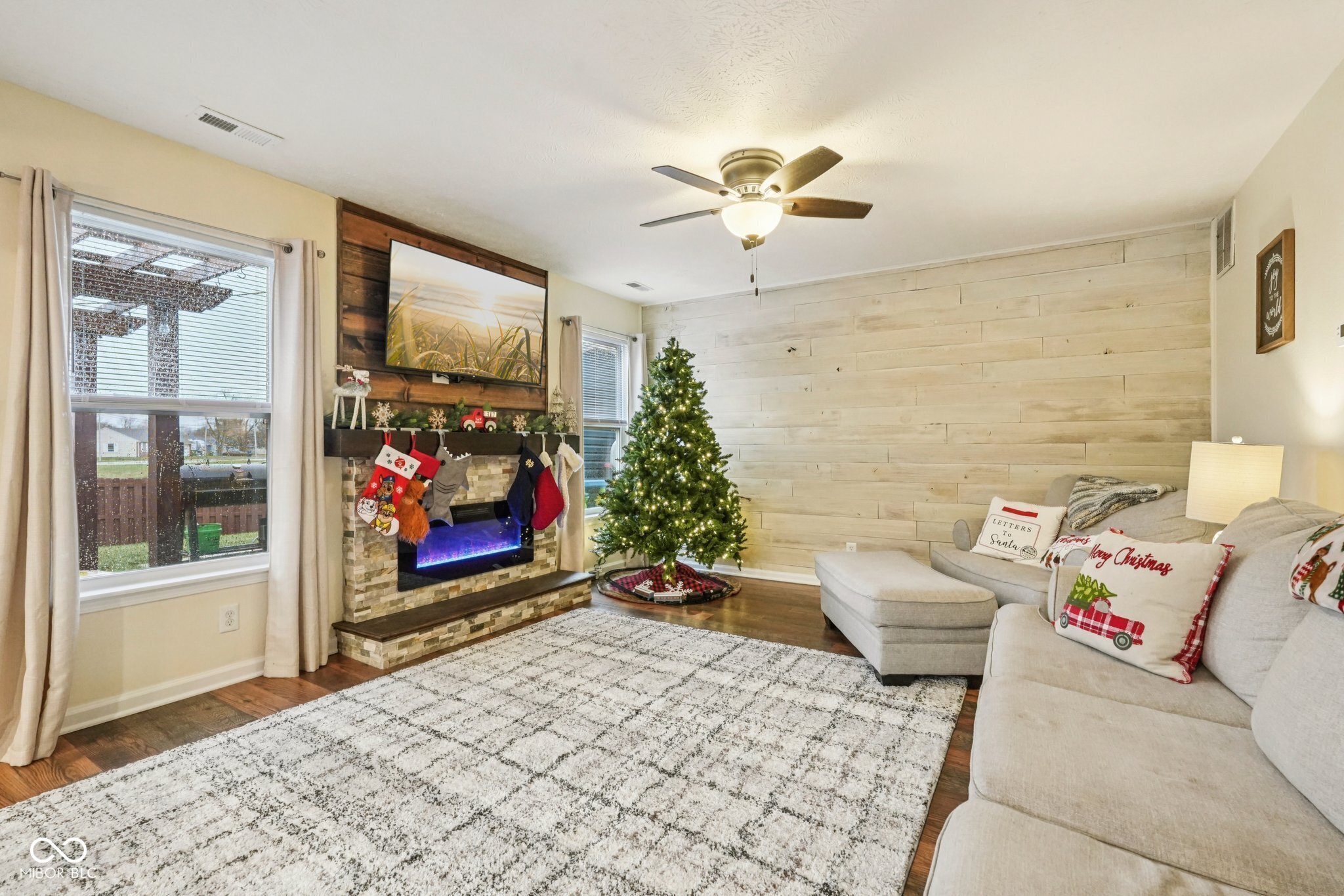 1502 Round Lake Court