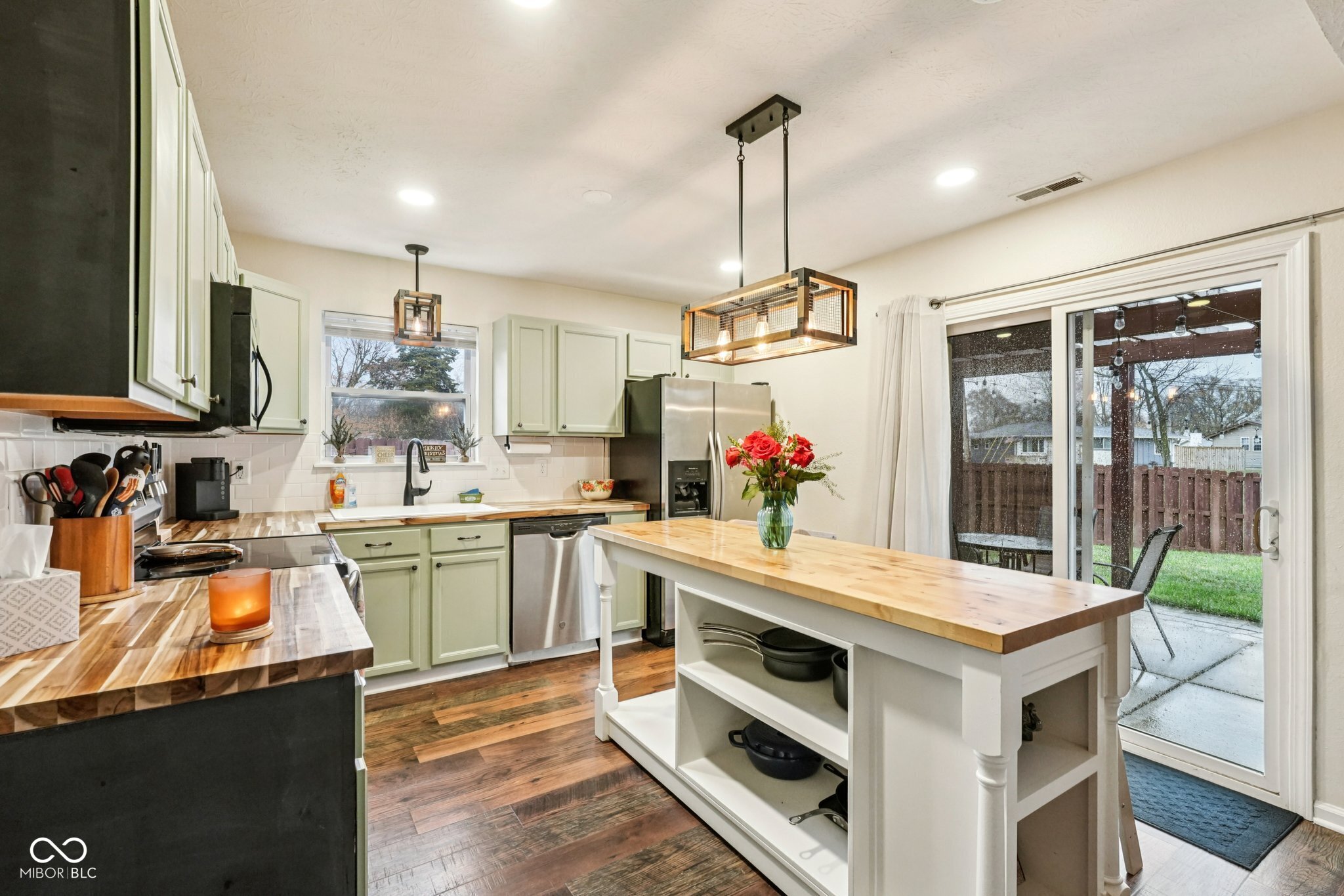 1502 Round Lake Court