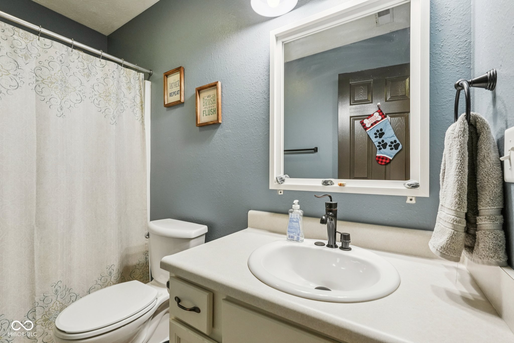 1502 Round Lake Court