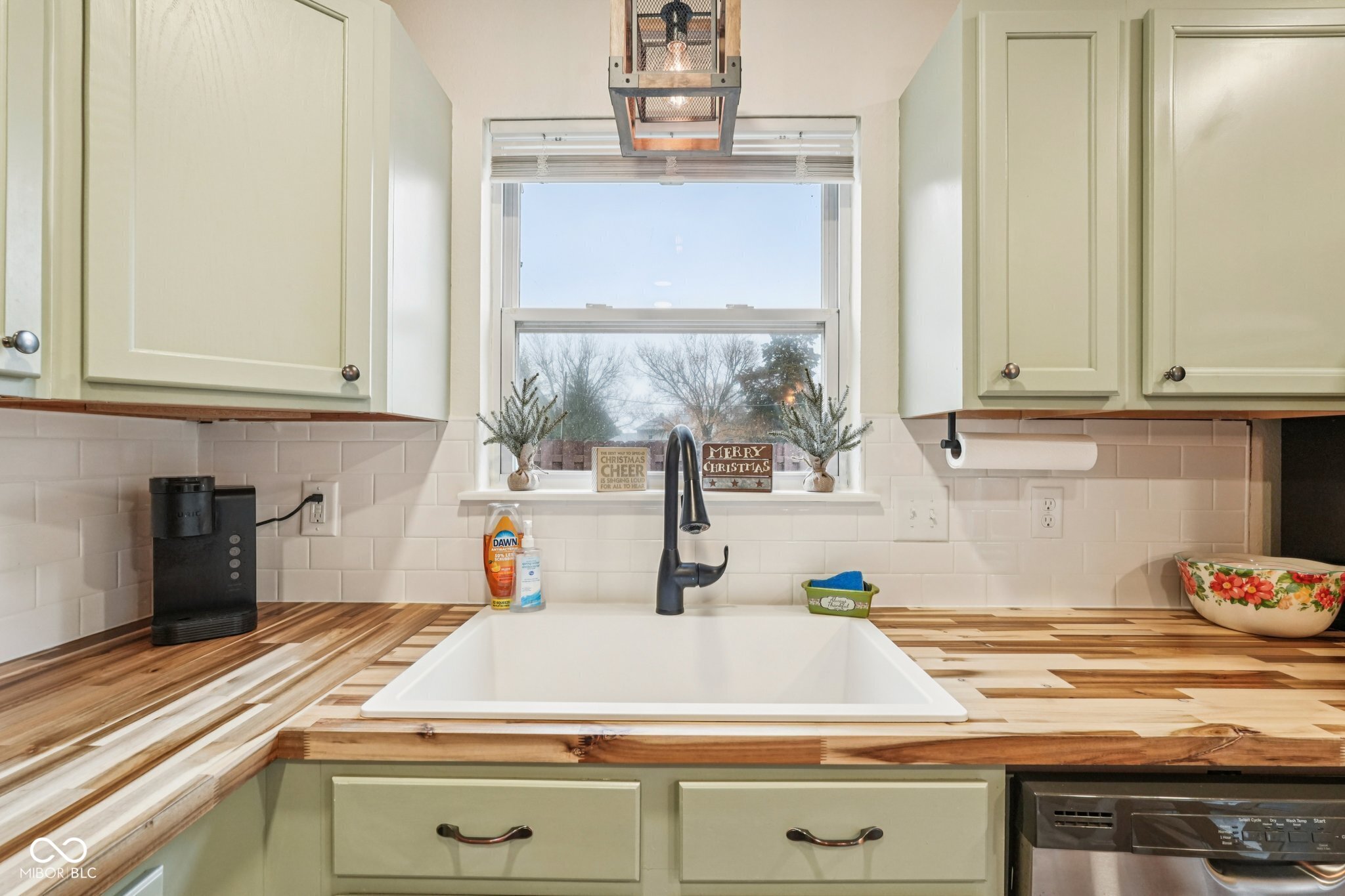 1502 Round Lake Court