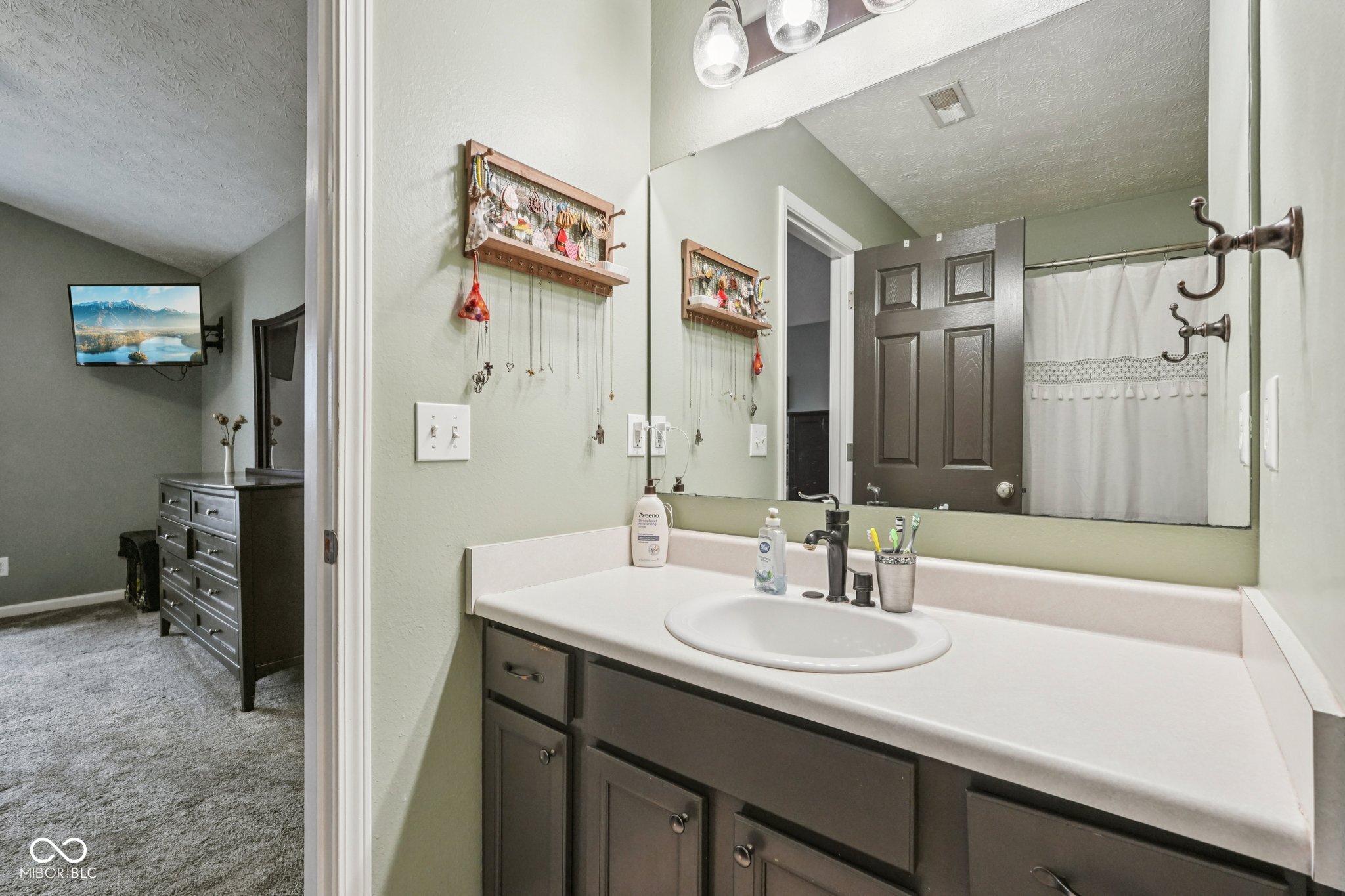 1502 Round Lake Court