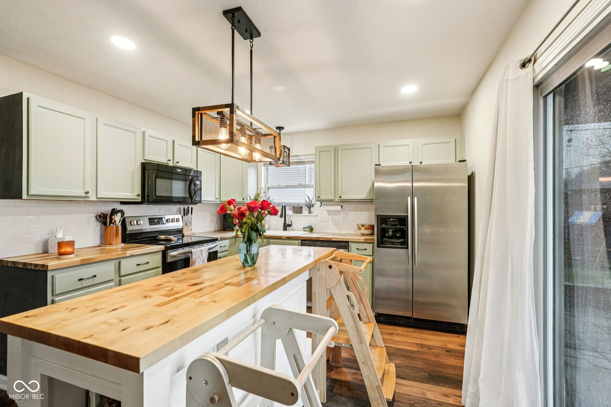 1502 Round Lake Court