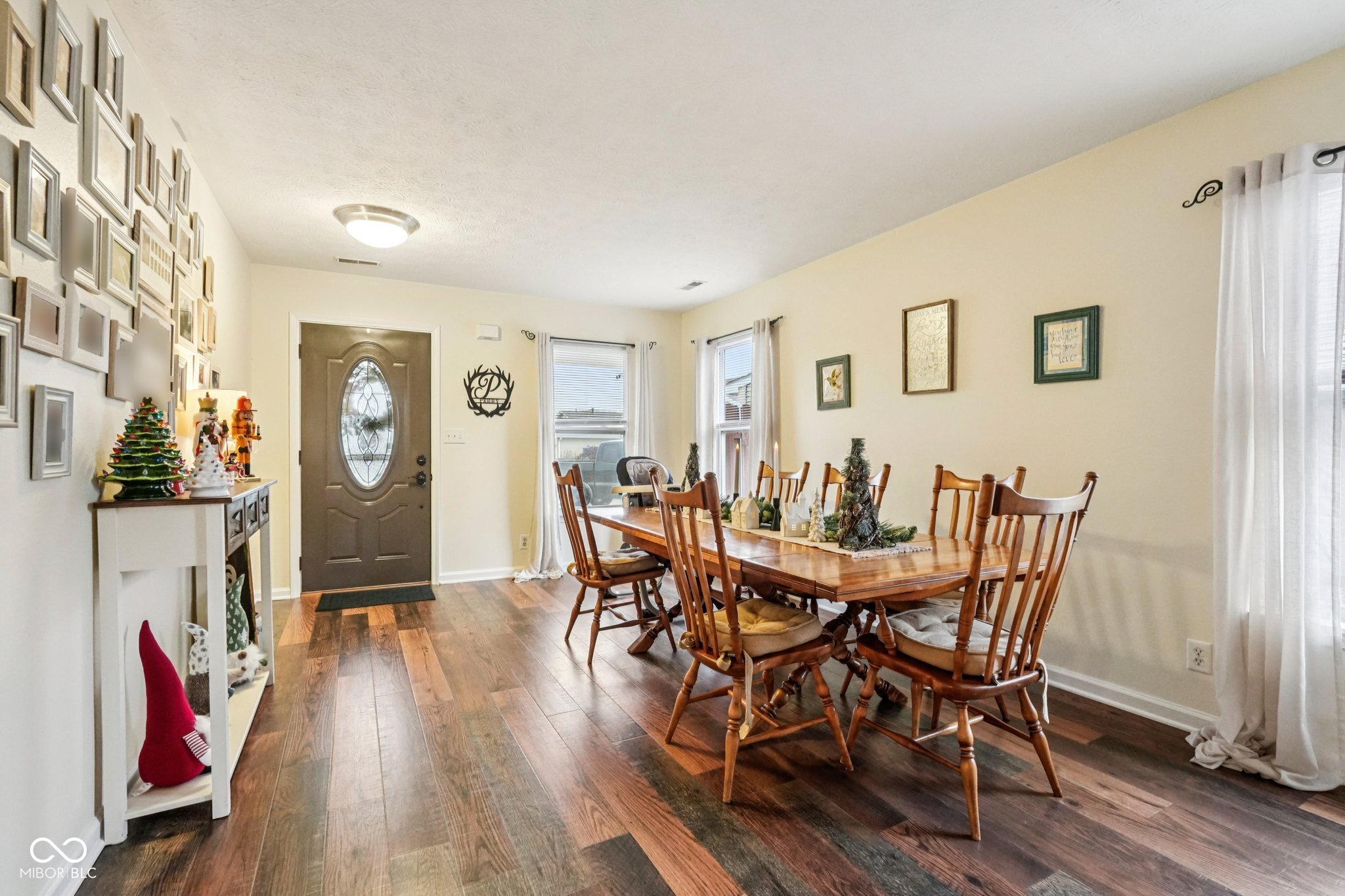 1502 Round Lake Court