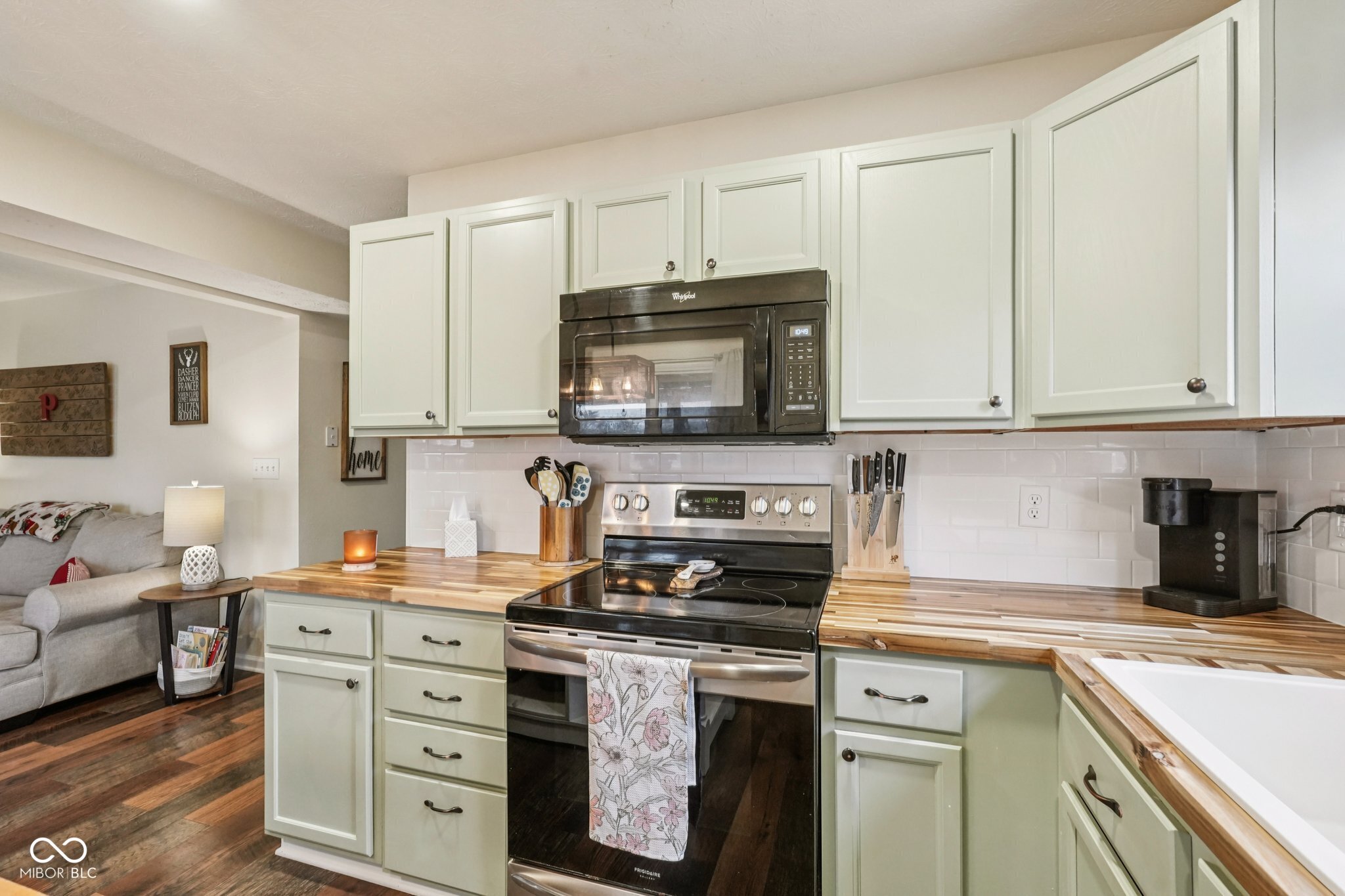 1502 Round Lake Court