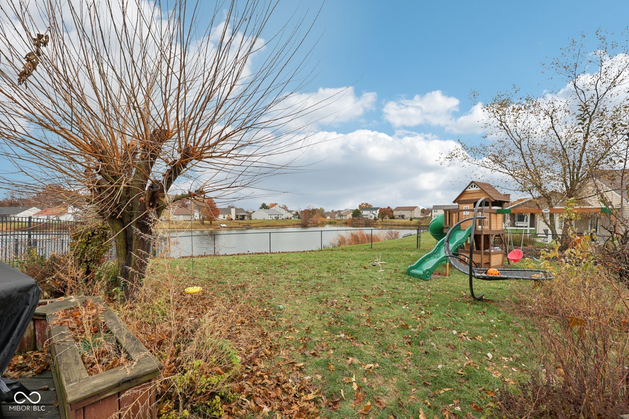 2411 Lakeshore Court