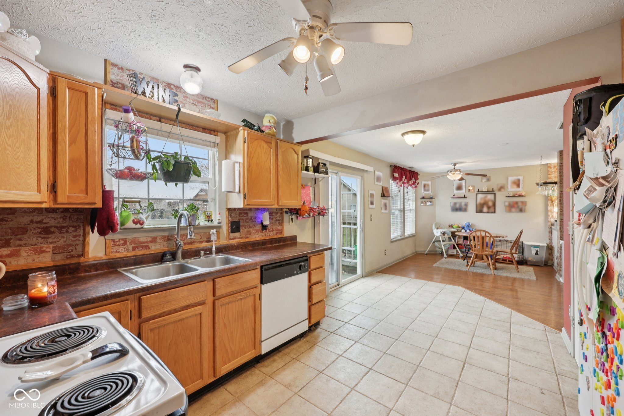 2411 Lakeshore Court