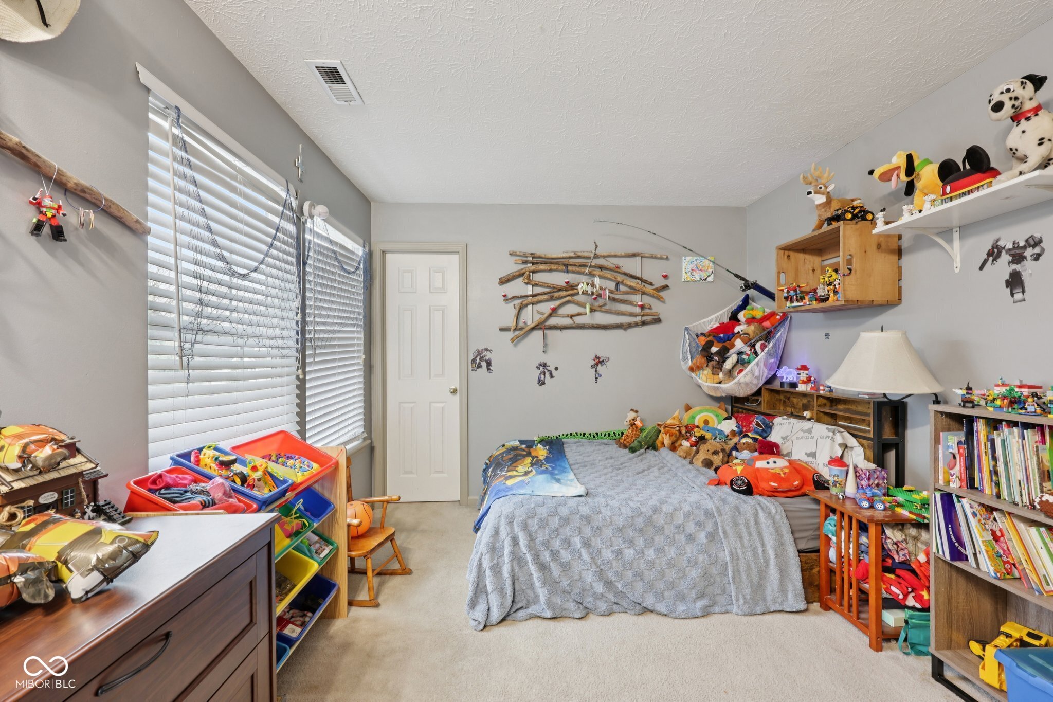 2411 Lakeshore Court