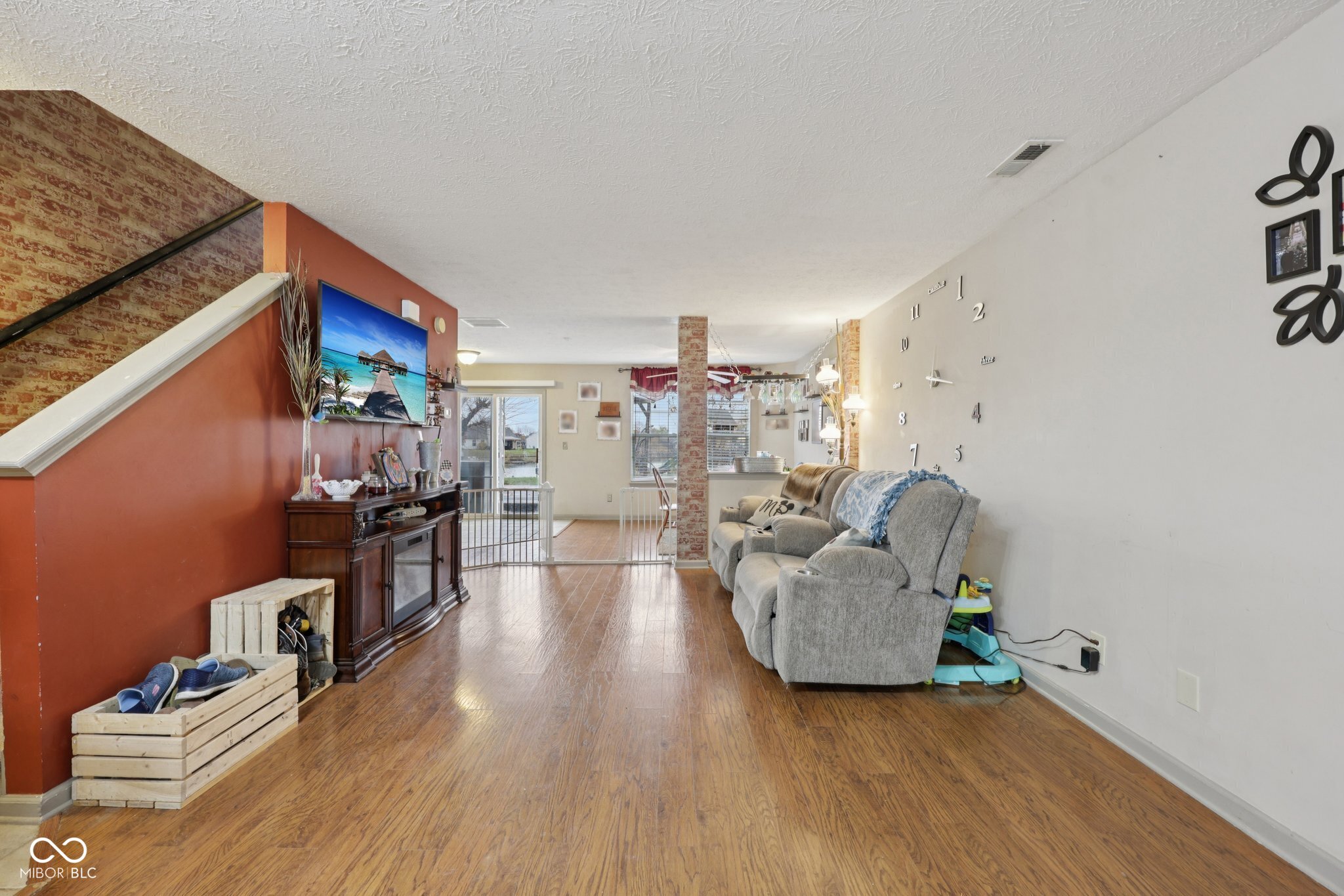 2411 Lakeshore Court