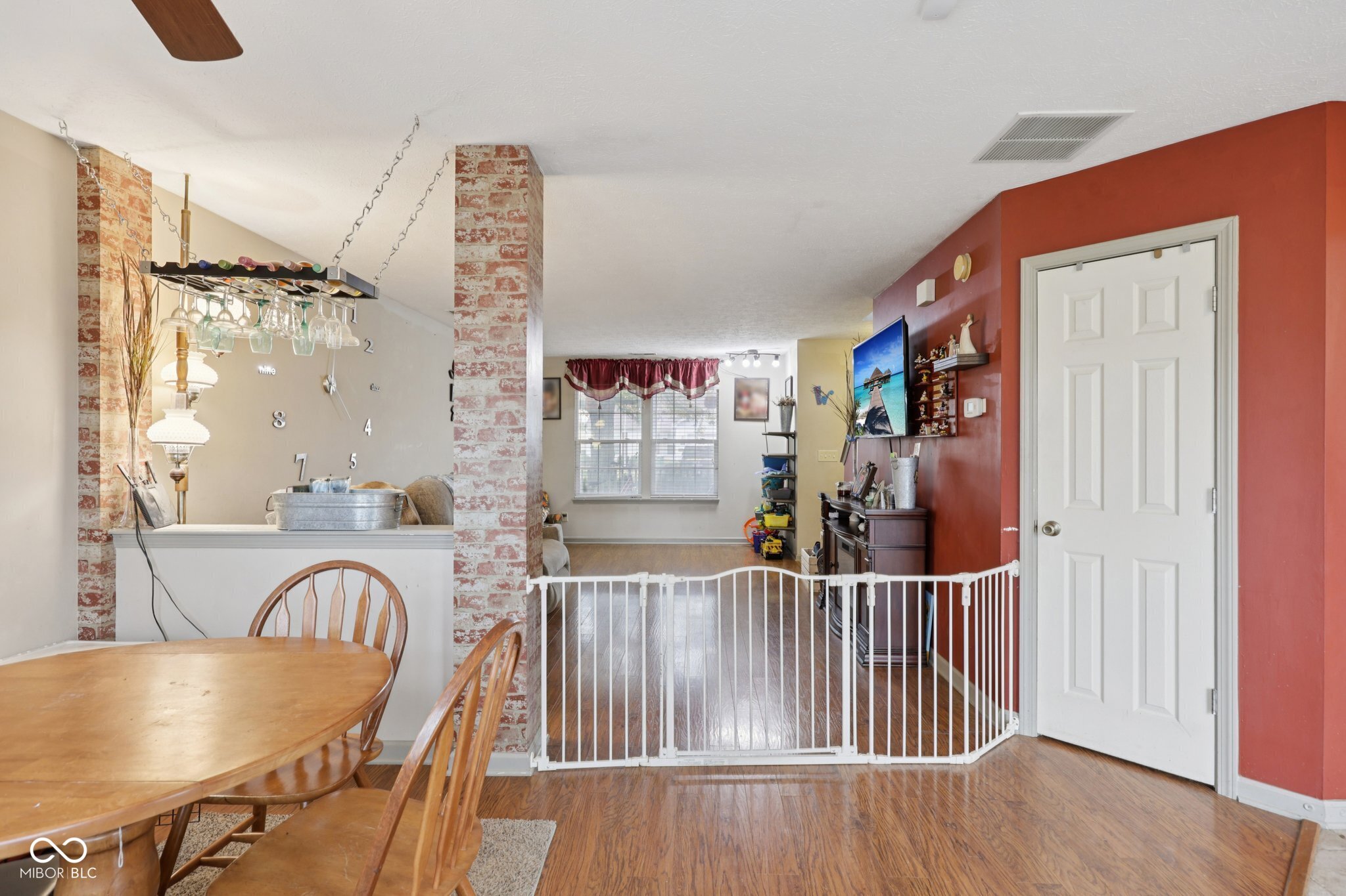 2411 Lakeshore Court