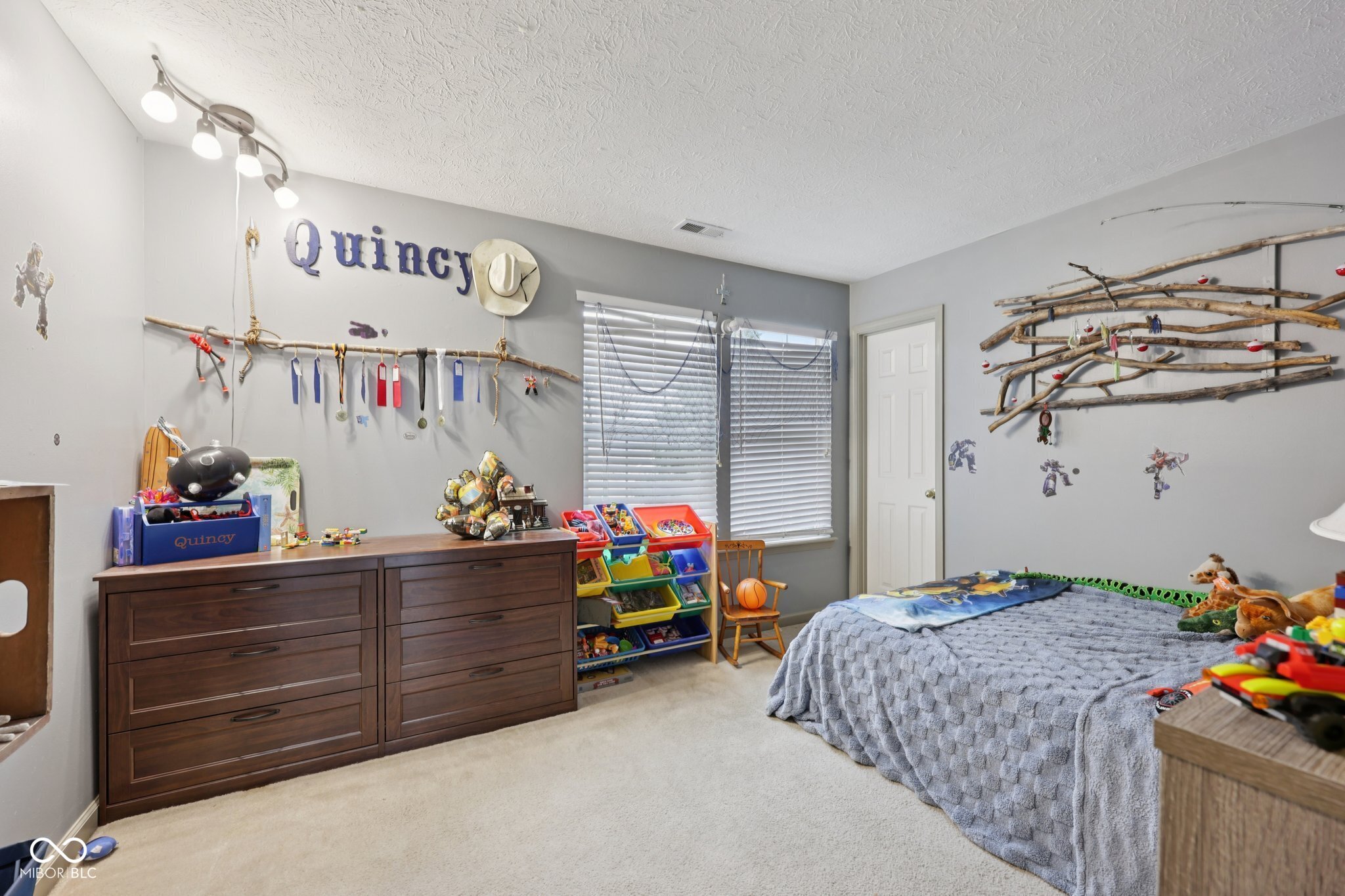 2411 Lakeshore Court