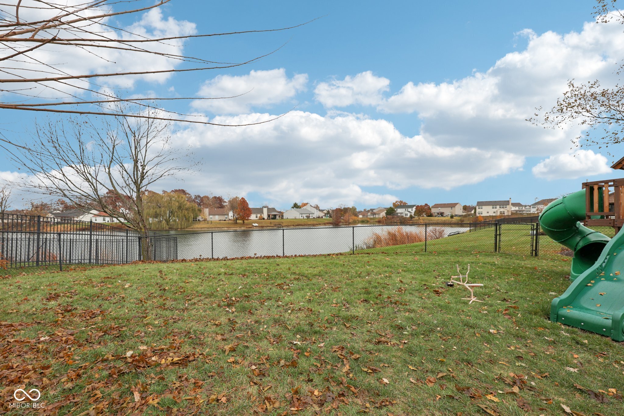 2411 Lakeshore Court