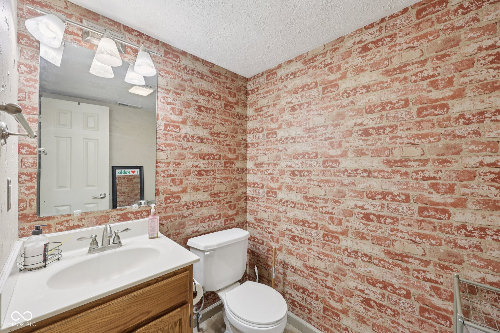 2411 Lakeshore Court