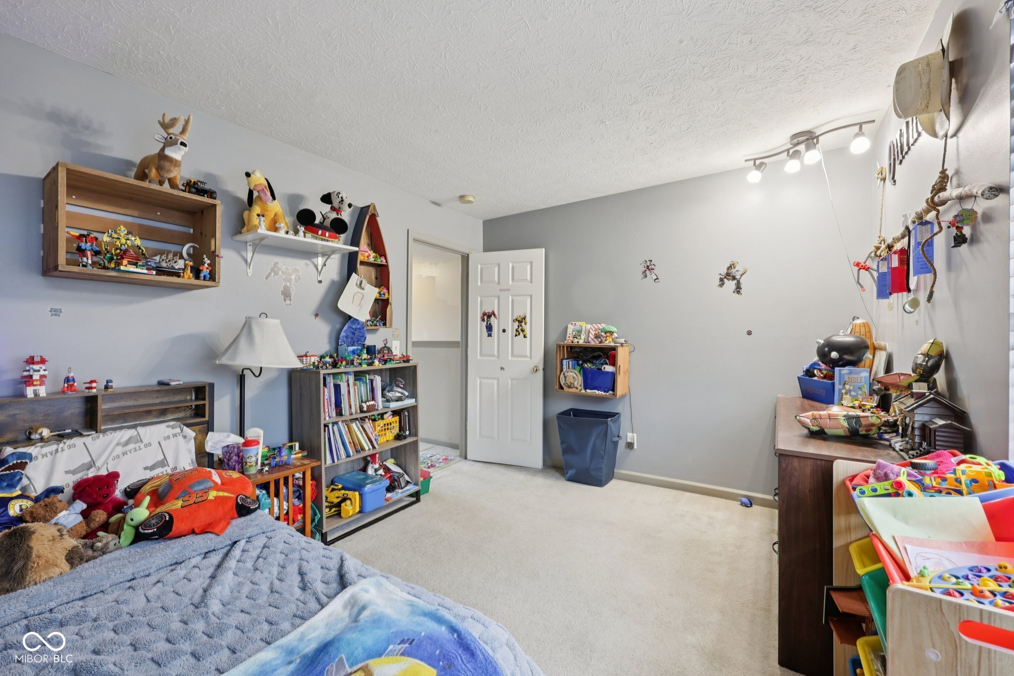 2411 Lakeshore Court