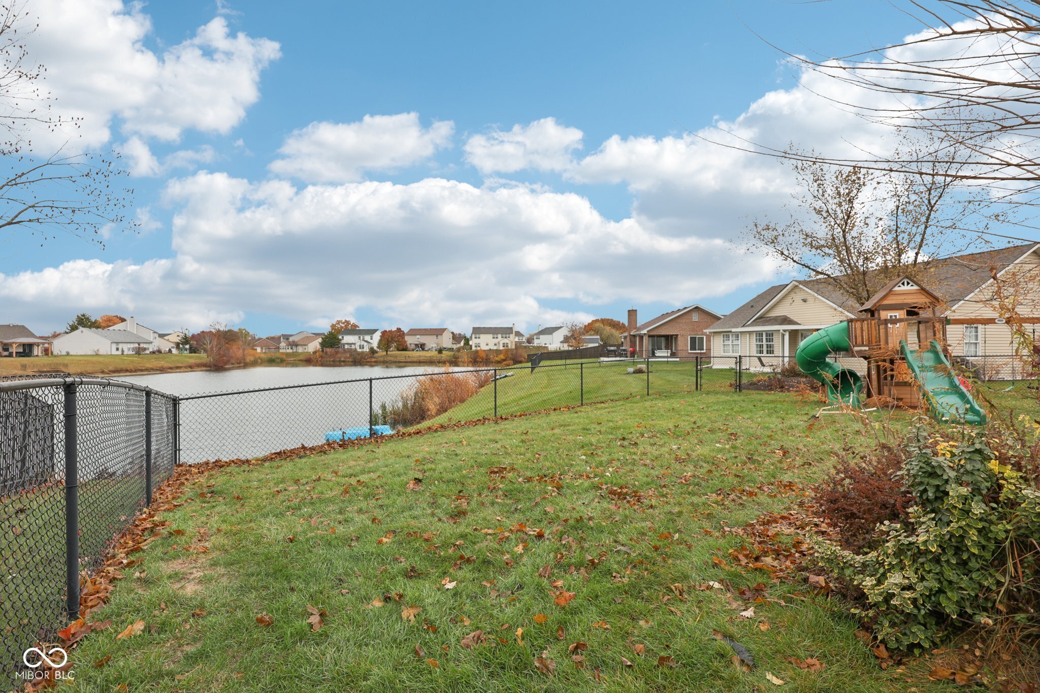 2411 Lakeshore Court