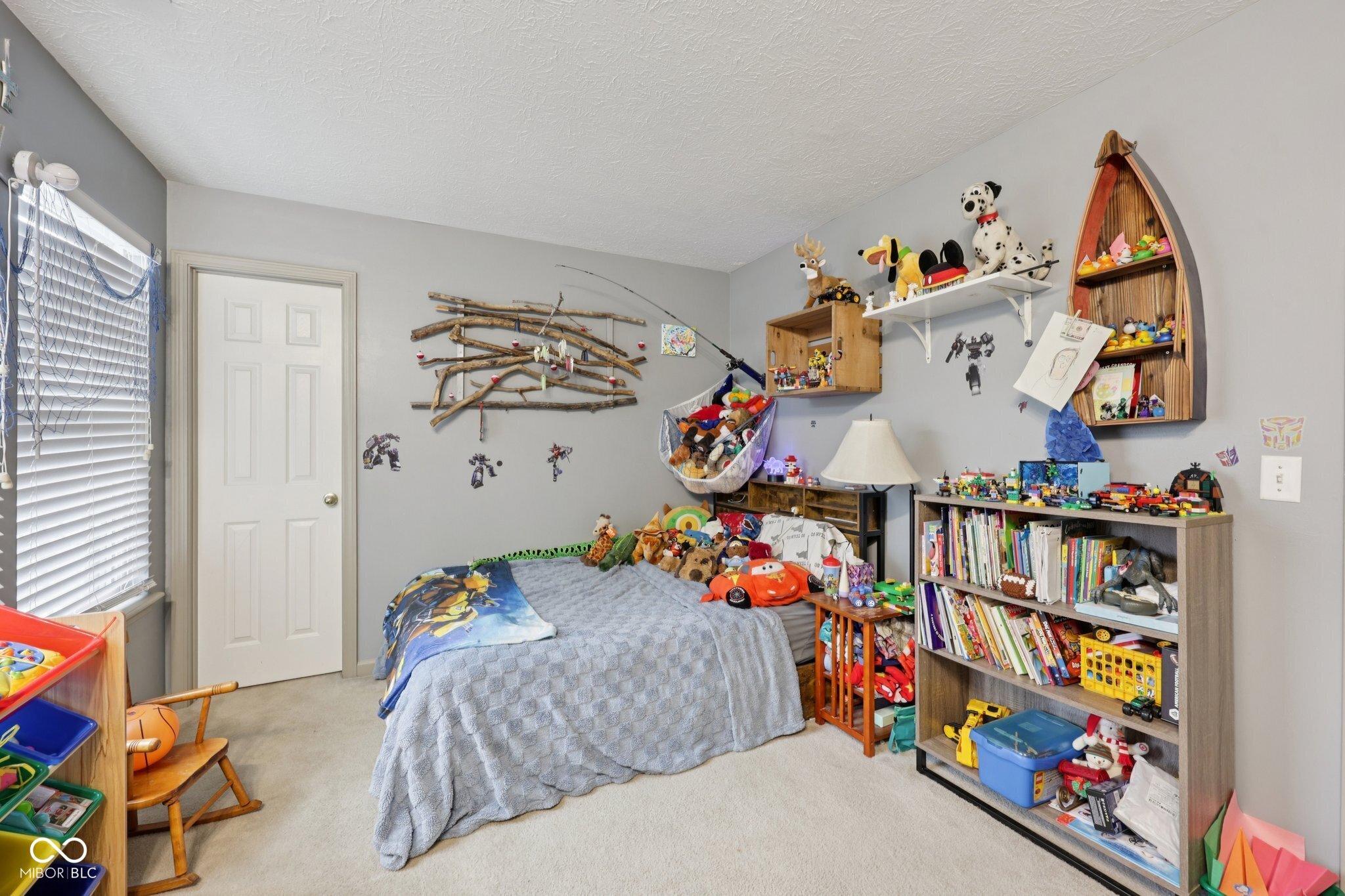 2411 Lakeshore Court