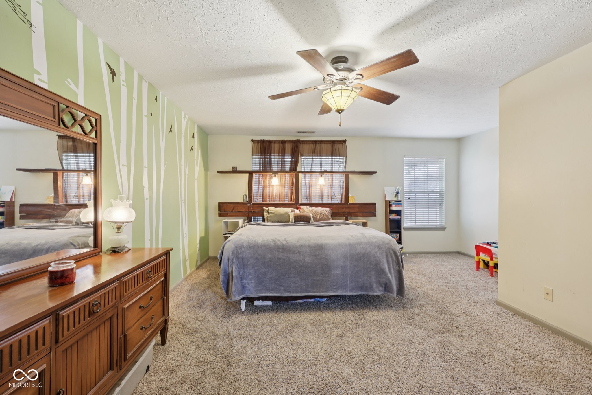 2411 Lakeshore Court