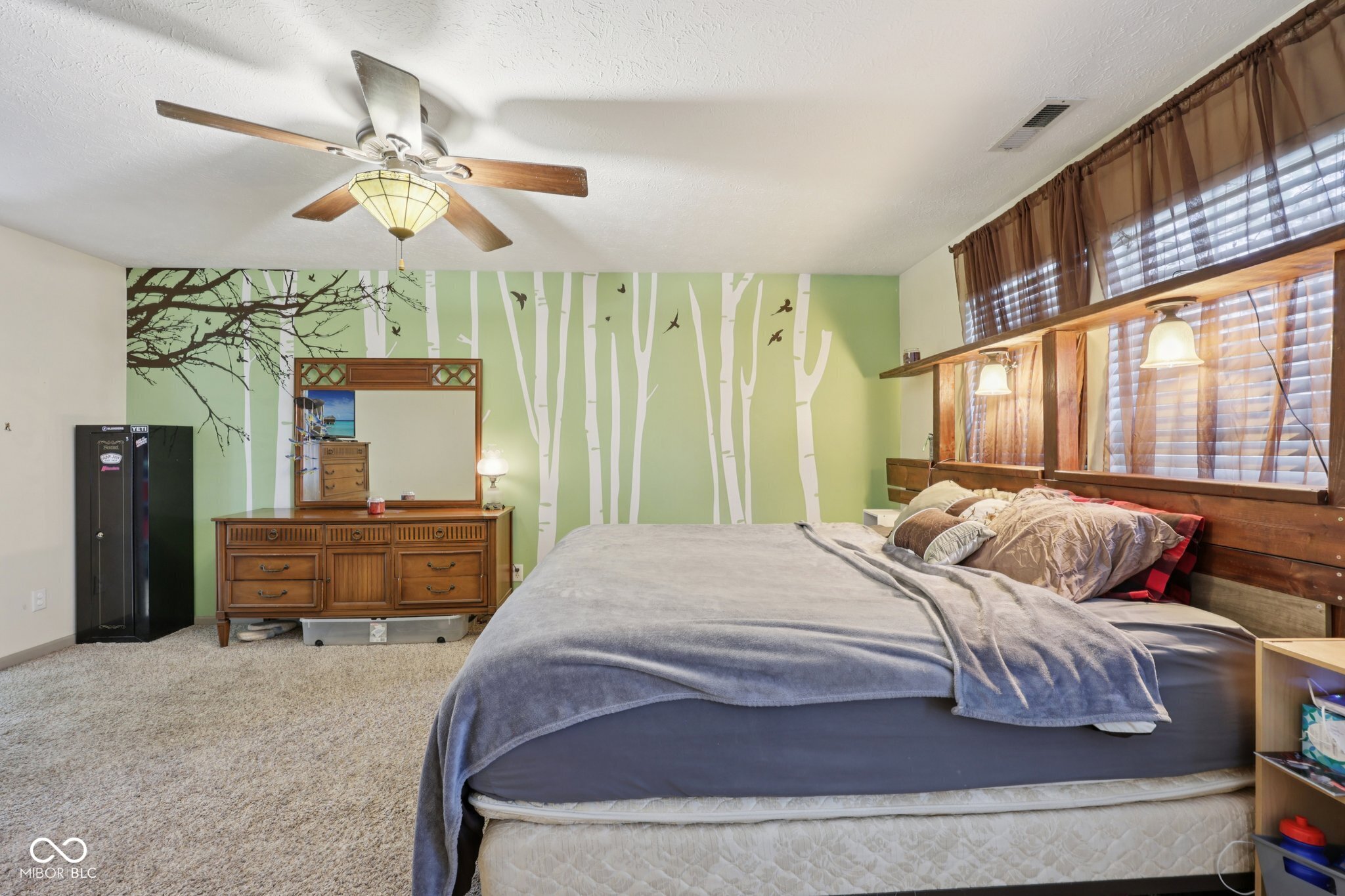 2411 Lakeshore Court